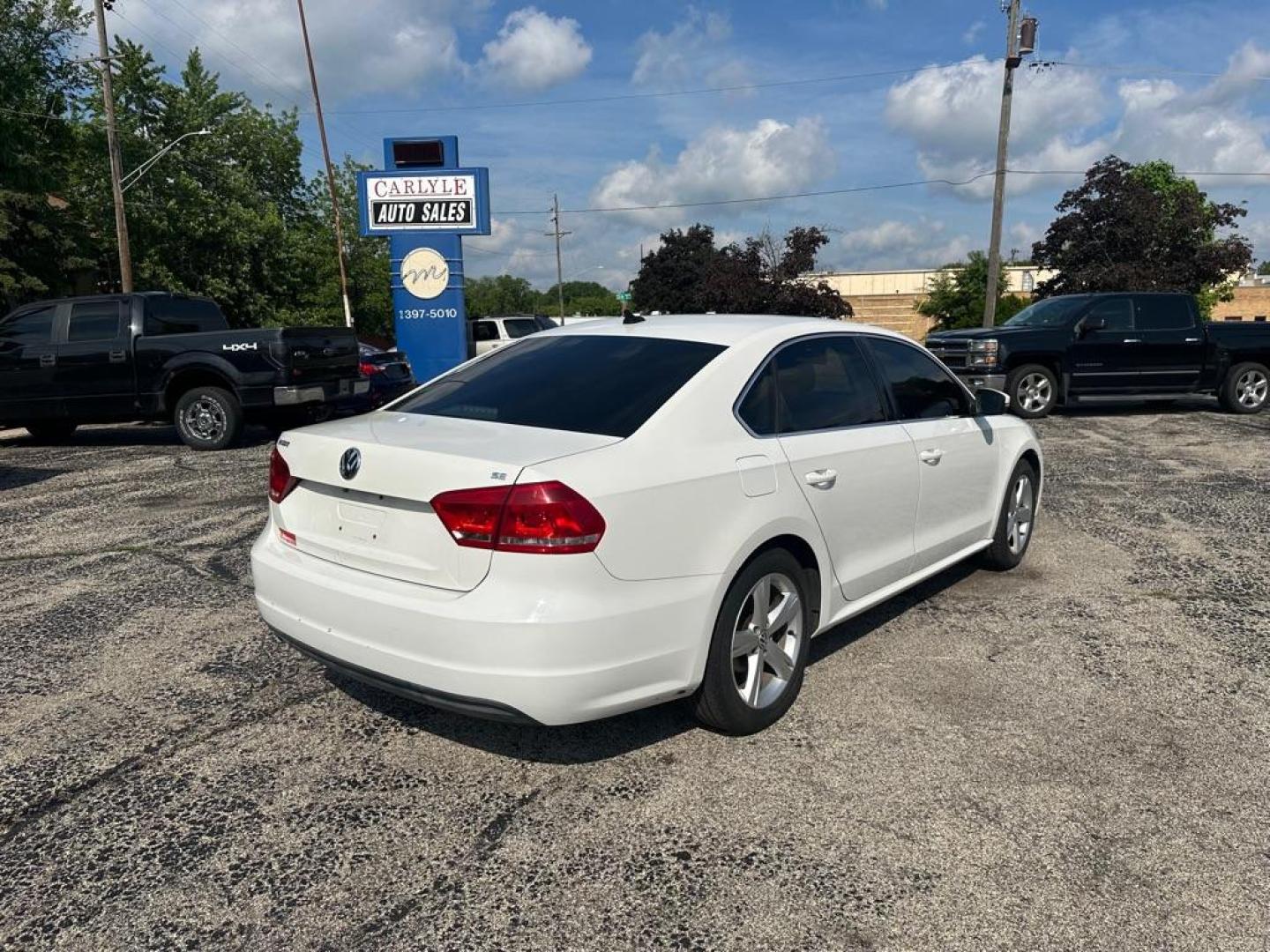 2013 WHITE VOLKSWAGEN PASSAT SE (1VWBP7A36DC) with an 2.5L engine, Automatic transmission, located at 1708 Broadway, Rockford, IL, 61104, (815) 397-5010, 42.252522, -89.069359 - Photo#3
