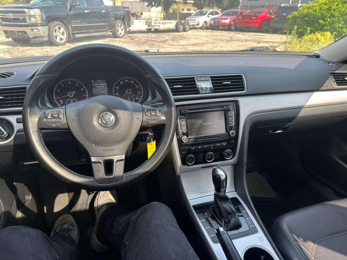 2013 WHITE VOLKSWAGEN PASSAT SE (1VWBP7A36DC) with an 2.5L engine, Automatic transmission, located at 1708 Broadway, Rockford, IL, 61104, (815) 397-5010, 42.252522, -89.069359 - Photo#11