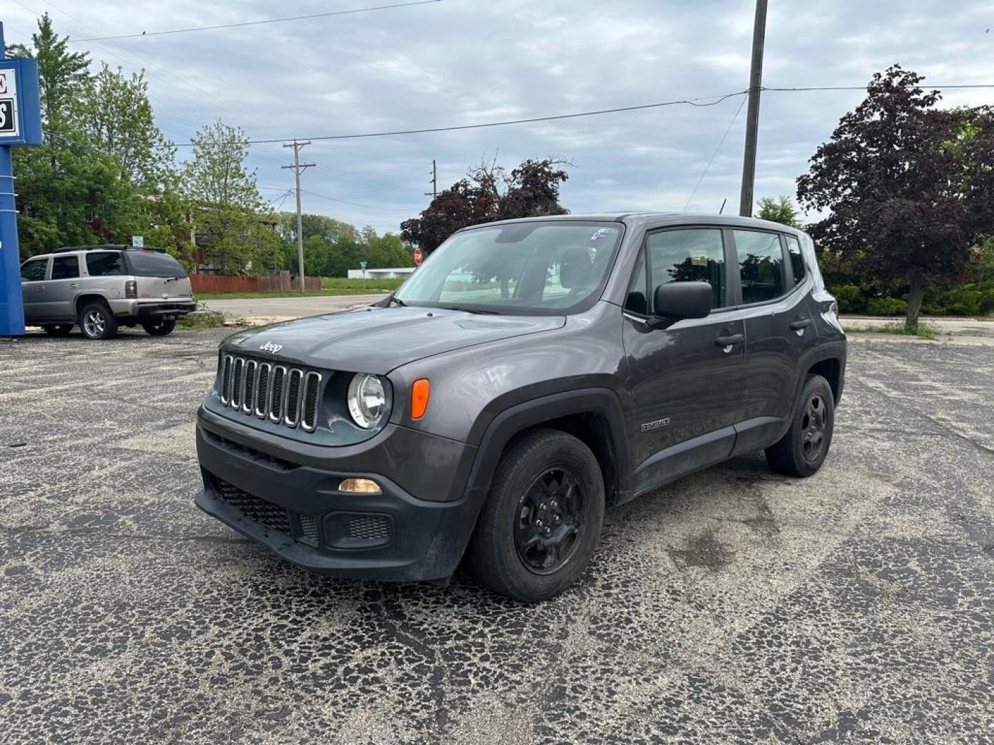 2017 GRAY JEEP RENEGADE SPORT (ZACCJAAB1HP) with an 2.4L engine, Automatic transmission, located at 1708 Broadway, Rockford, IL, 61104, (815) 397-5010, 42.252522, -89.069359 - Photo#0