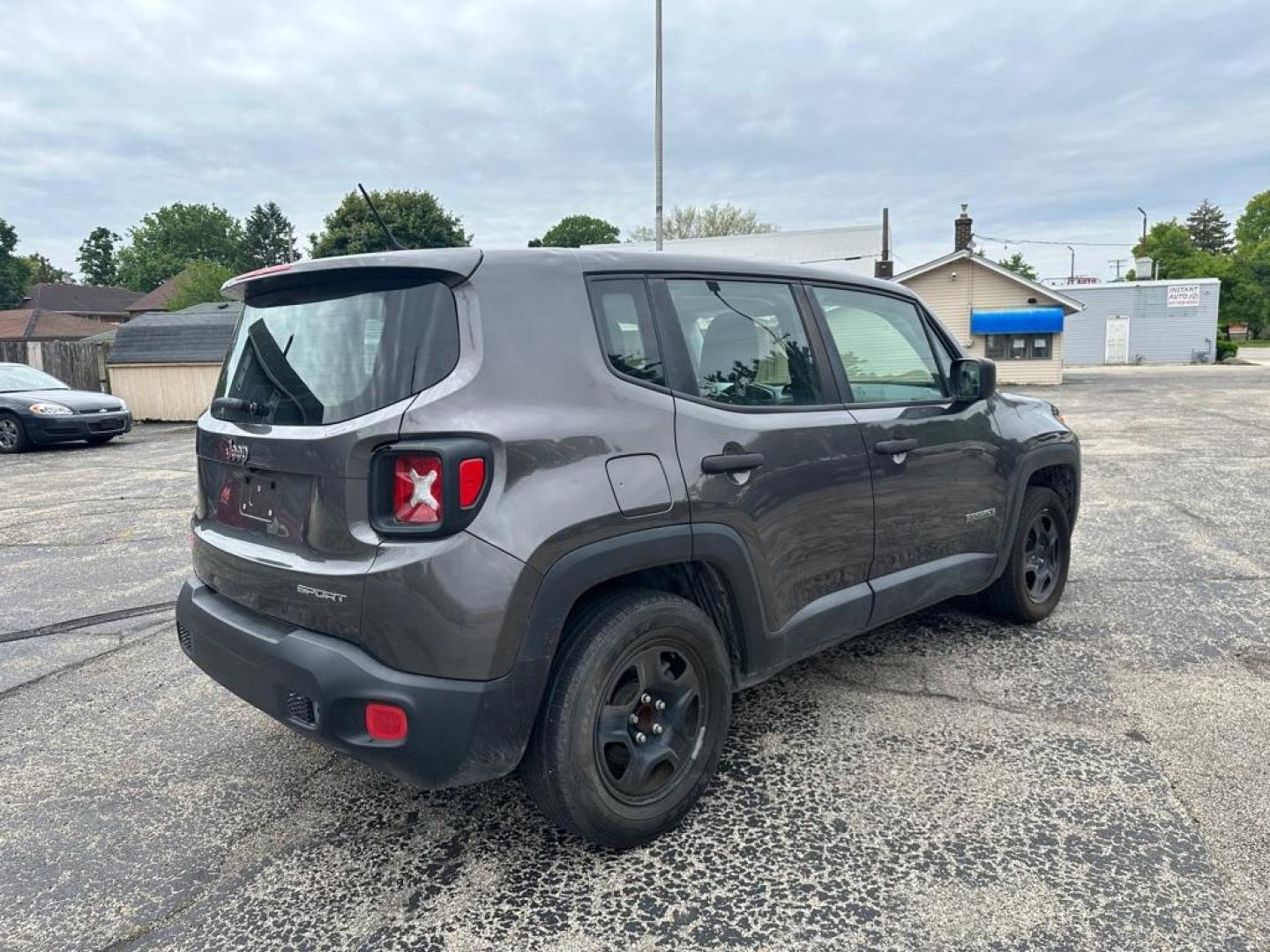 2017 GRAY JEEP RENEGADE SPORT (ZACCJAAB1HP) with an 2.4L engine, Automatic transmission, located at 1708 Broadway, Rockford, IL, 61104, (815) 397-5010, 42.252522, -89.069359 - Photo#3