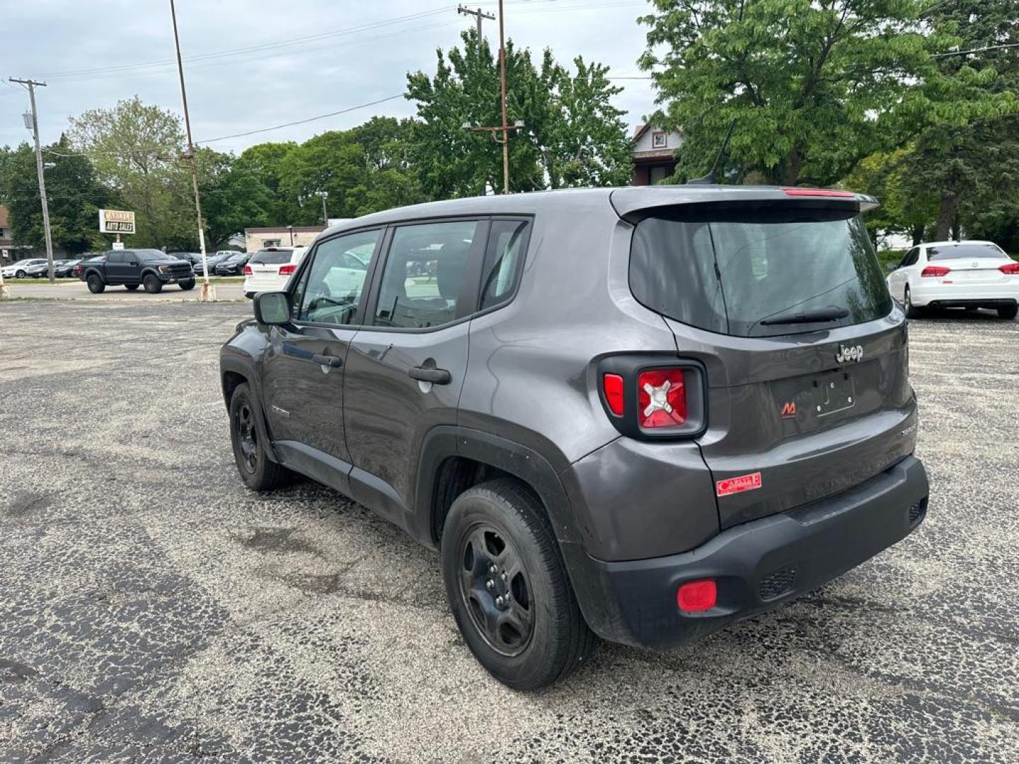 2017 GRAY JEEP RENEGADE SPORT (ZACCJAAB1HP) with an 2.4L engine, Automatic transmission, located at 1708 Broadway, Rockford, IL, 61104, (815) 397-5010, 42.252522, -89.069359 - Photo#5
