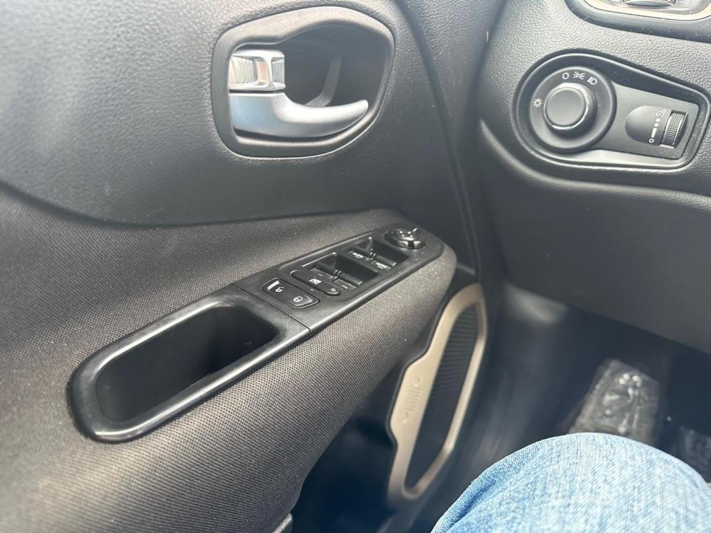 2017 GRAY JEEP RENEGADE SPORT (ZACCJAAB1HP) with an 2.4L engine, Automatic transmission, located at 1708 Broadway, Rockford, IL, 61104, (815) 397-5010, 42.252522, -89.069359 - Photo#12