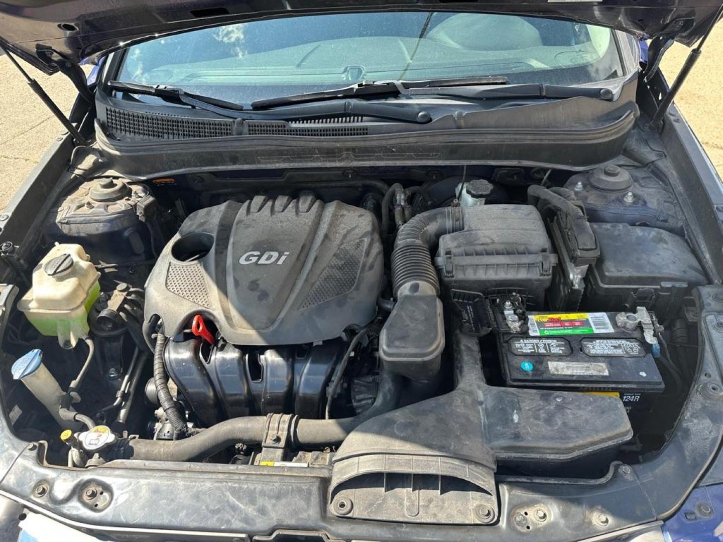 2014 BLUE HYUNDAI SONATA SE (5NPEC4AC8EH) with an 2.4L engine, Automatic transmission, located at 1708 Broadway, Rockford, IL, 61104, (815) 397-5010, 42.252522, -89.069359 - Photo#15