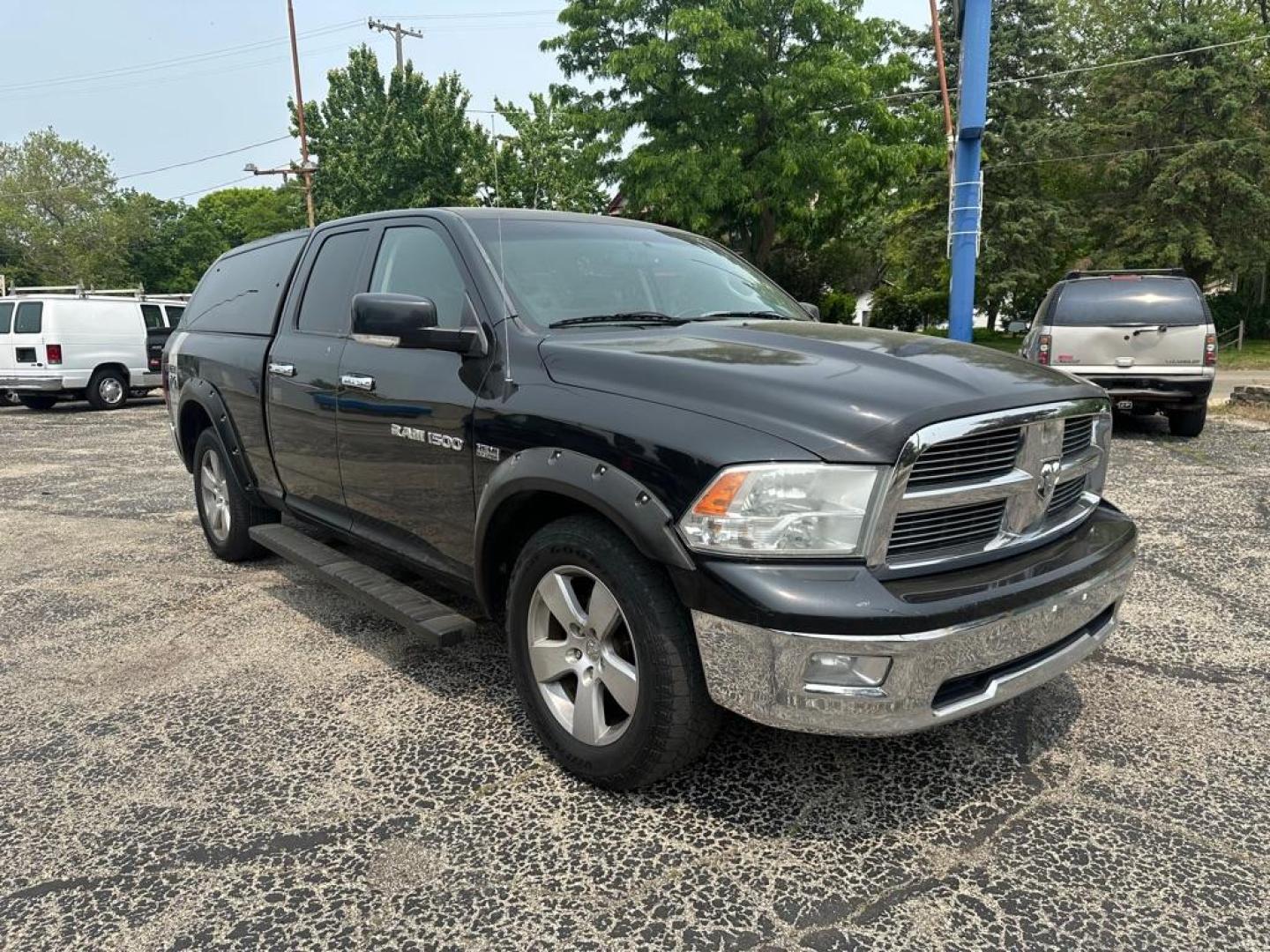 2011 BLACK DODGE RAM 1500 (1D7RV1GT3BS) with an 5.7L engine, Automatic transmission, located at 1708 Broadway, Rockford, IL, 61104, (815) 397-5010, 42.252522, -89.069359 - Photo#2