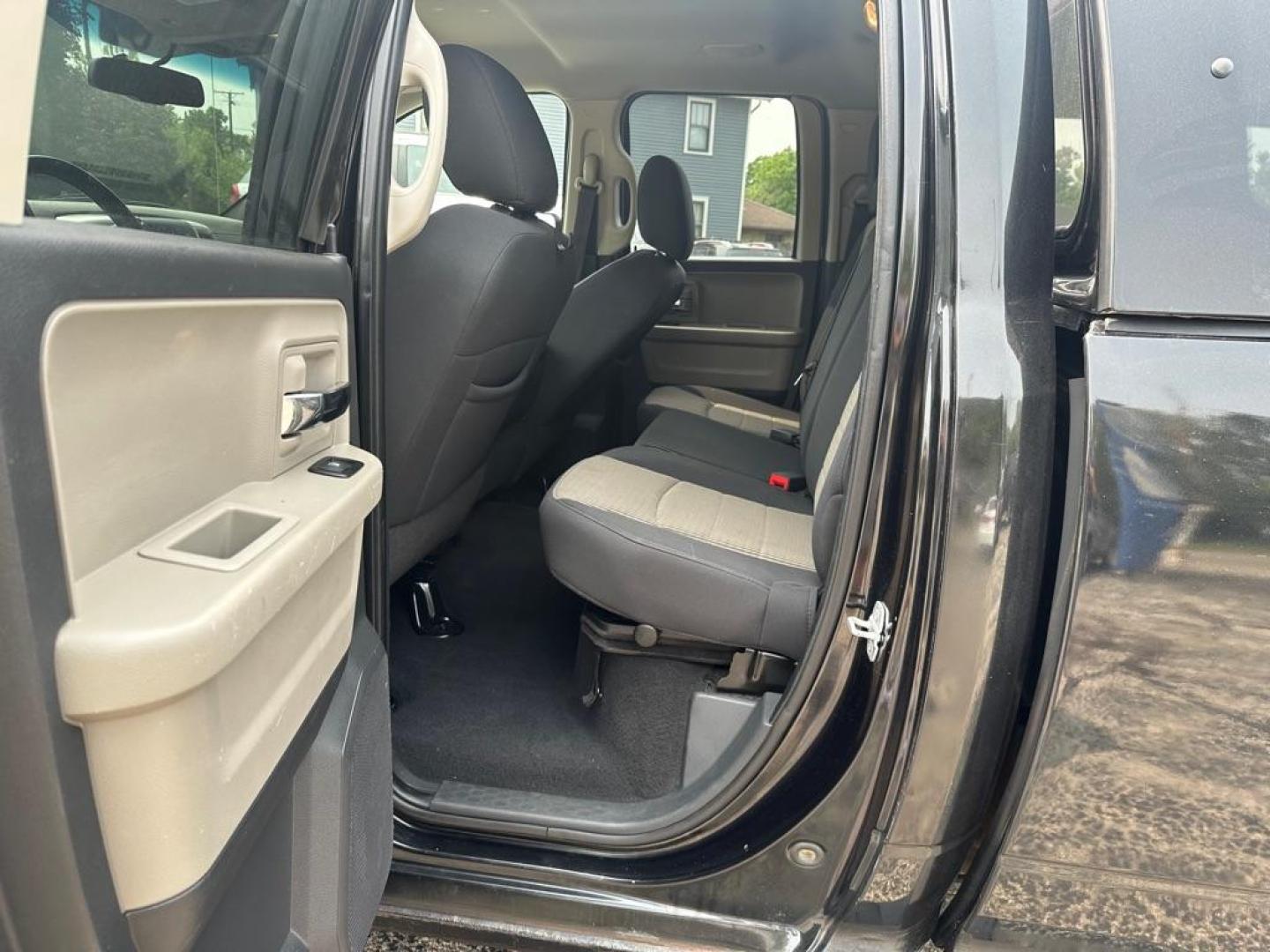 2011 BLACK DODGE RAM 1500 (1D7RV1GT3BS) with an 5.7L engine, Automatic transmission, located at 1708 Broadway, Rockford, IL, 61104, (815) 397-5010, 42.252522, -89.069359 - Photo#7