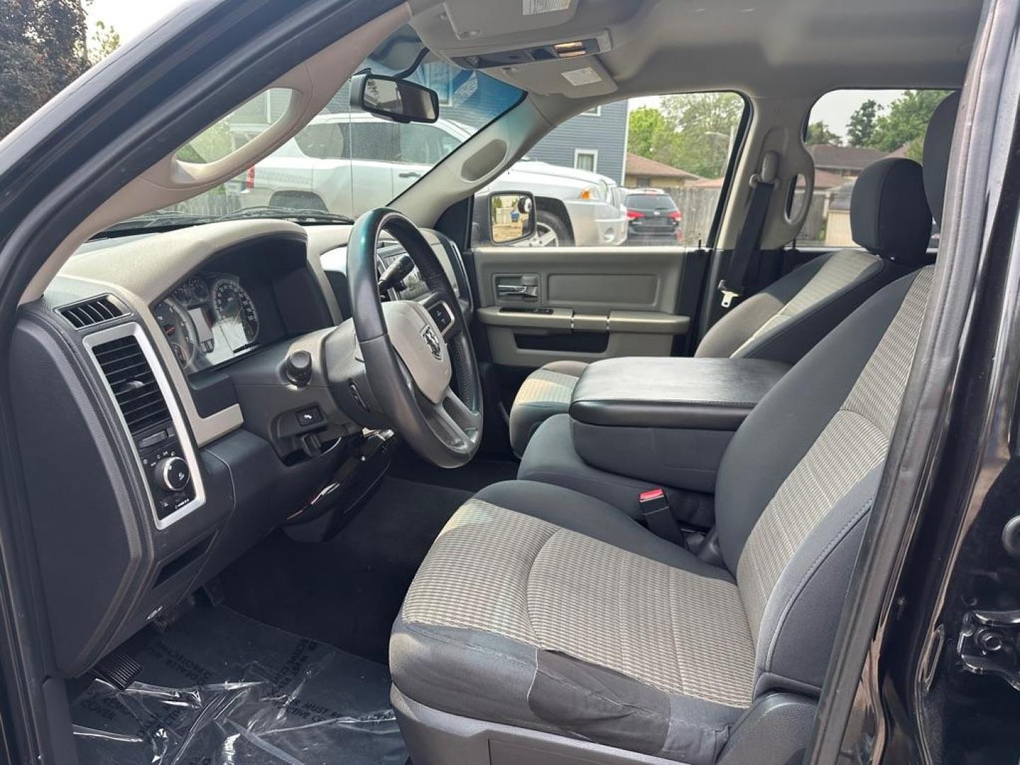 2011 BLACK DODGE RAM 1500 (1D7RV1GT3BS) with an 5.7L engine, Automatic transmission, located at 1708 Broadway, Rockford, IL, 61104, (815) 397-5010, 42.252522, -89.069359 - Photo#9