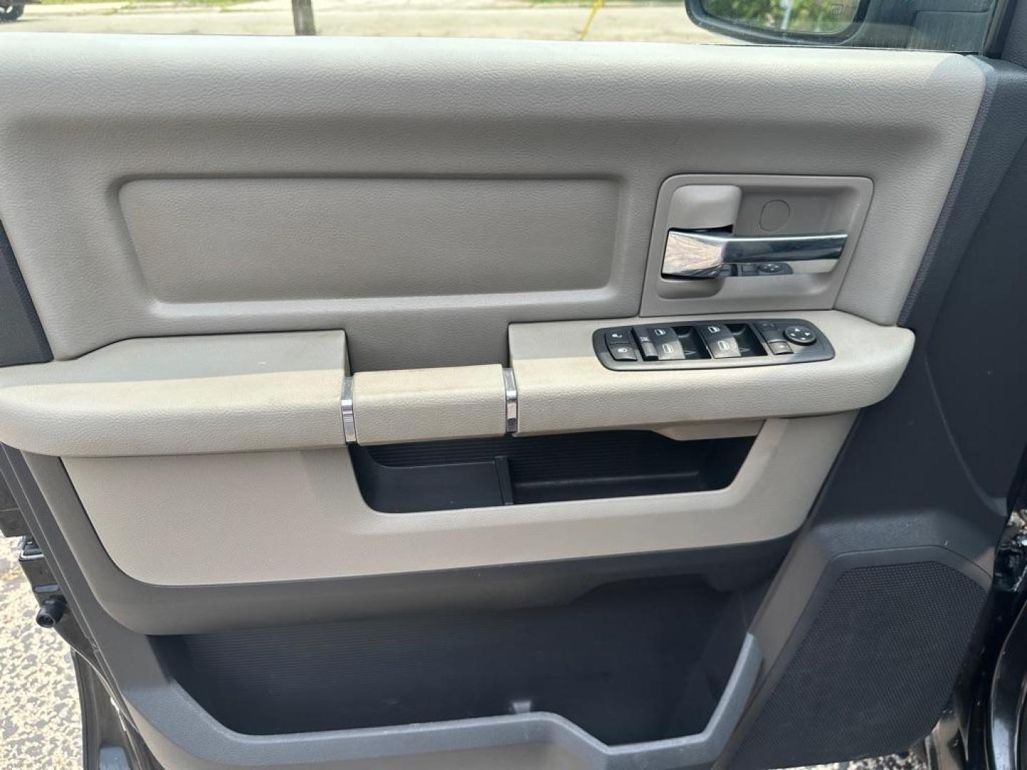 2011 BLACK DODGE RAM 1500 (1D7RV1GT3BS) with an 5.7L engine, Automatic transmission, located at 1708 Broadway, Rockford, IL, 61104, (815) 397-5010, 42.252522, -89.069359 - Photo#10