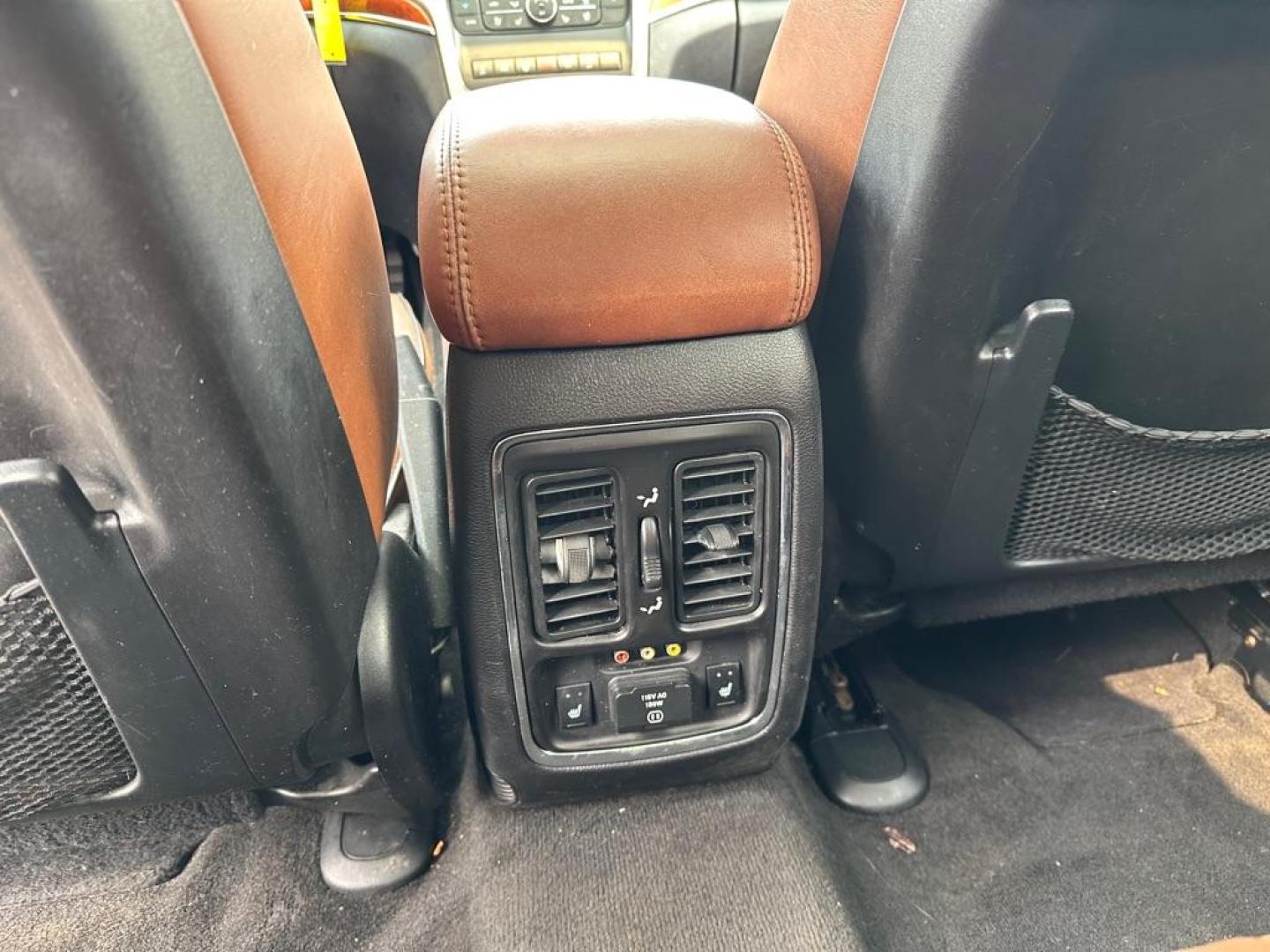 2011 BLUE JEEP GRAND CHEROKEE OVERLAND (1J4RR6GT9BC) with an 5.7L engine, Automatic transmission, located at 1708 Broadway, Rockford, IL, 61104, (815) 397-5010, 42.252522, -89.069359 - Photo#6