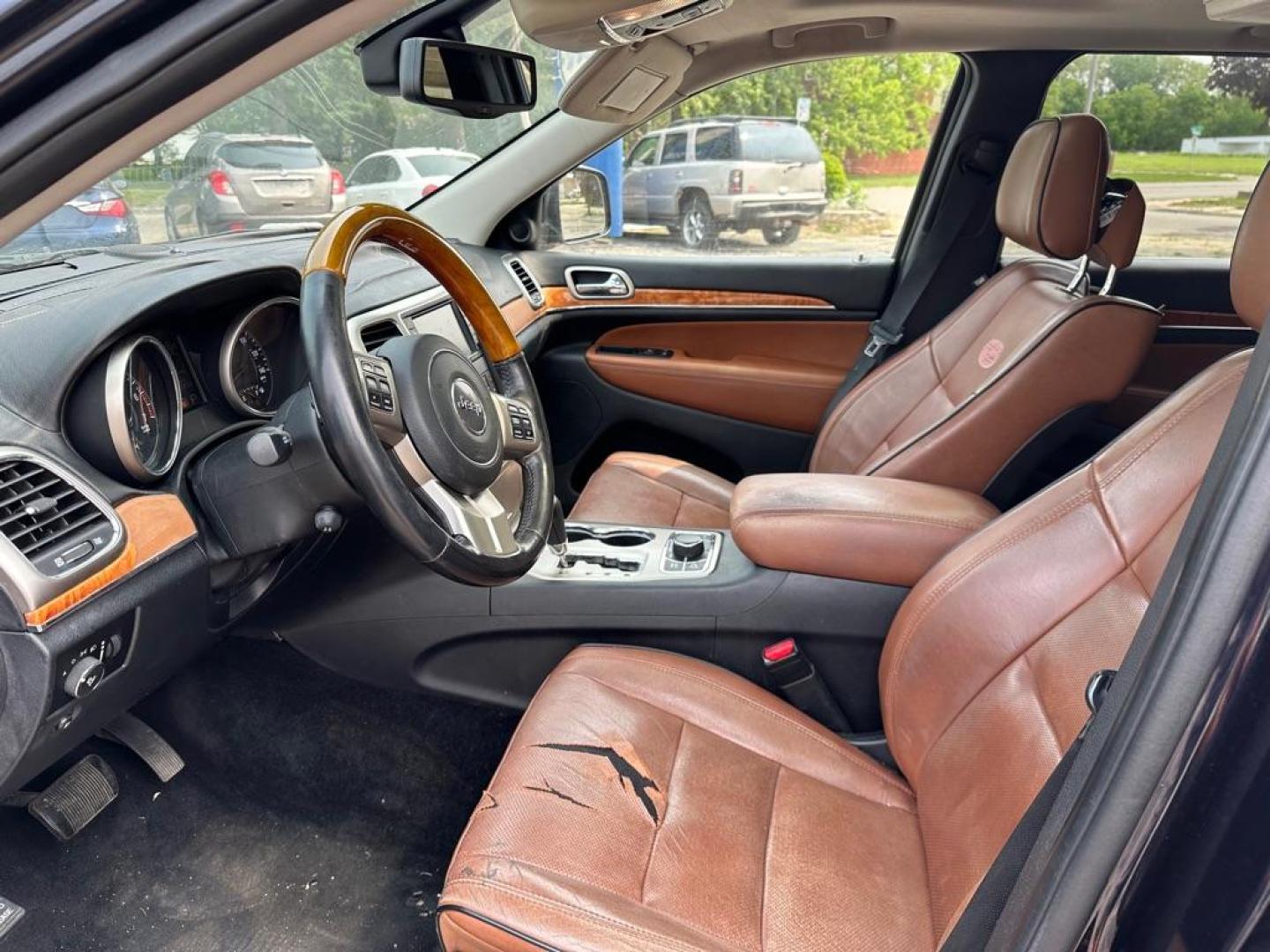 2011 BLUE JEEP GRAND CHEROKEE OVERLAND (1J4RR6GT9BC) with an 5.7L engine, Automatic transmission, located at 1708 Broadway, Rockford, IL, 61104, (815) 397-5010, 42.252522, -89.069359 - Photo#8
