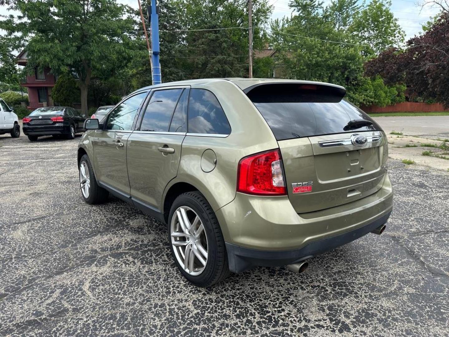 2013 GREEN FORD EDGE LIMITED (2FMDK4KC0DB) with an 3.5L engine, Automatic transmission, located at 1708 Broadway, Rockford, IL, 61104, (815) 397-5010, 42.252522, -89.069359 - Photo#4