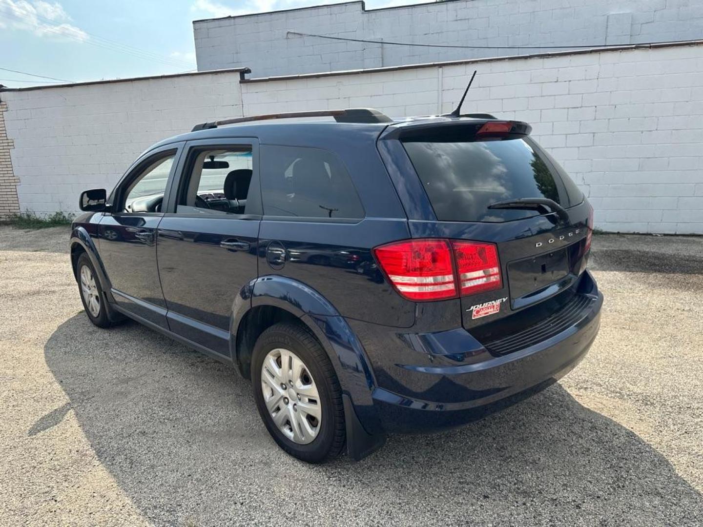2017 BLUE DODGE JOURNEY SE (3C4PDCAB0HT) with an 2.4L engine, Automatic transmission, located at 1708 Broadway, Rockford, IL, 61104, (815) 397-5010, 42.252522, -89.069359 - Photo#6