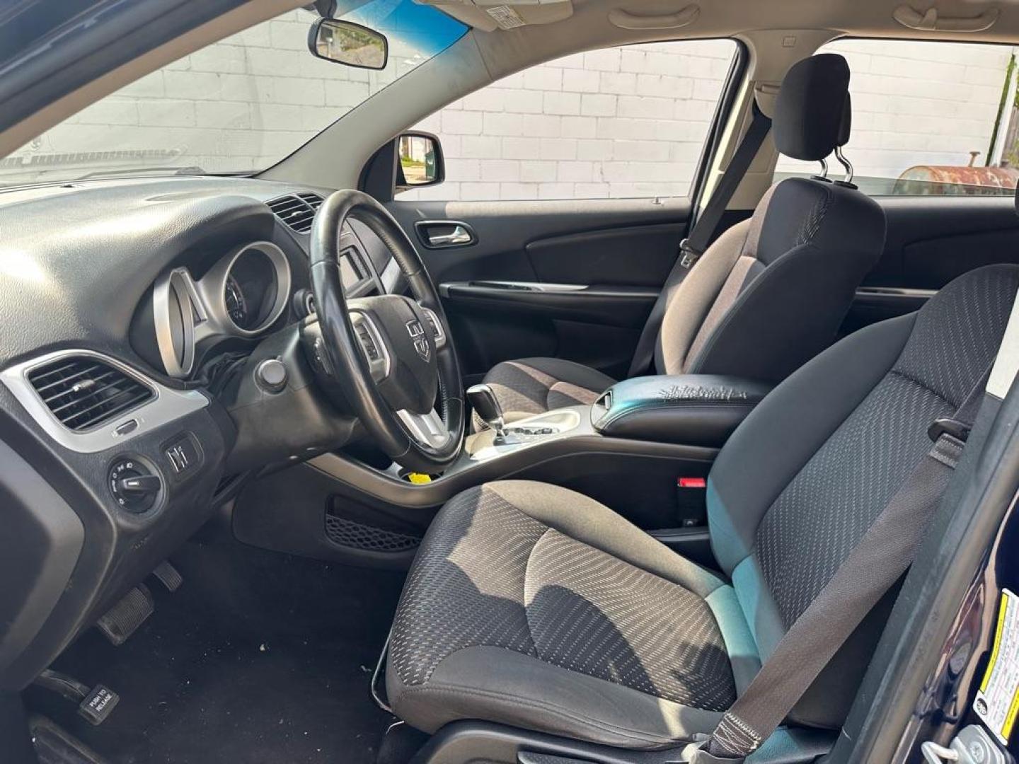 2017 BLUE DODGE JOURNEY SE (3C4PDCAB0HT) with an 2.4L engine, Automatic transmission, located at 1708 Broadway, Rockford, IL, 61104, (815) 397-5010, 42.252522, -89.069359 - Photo#10