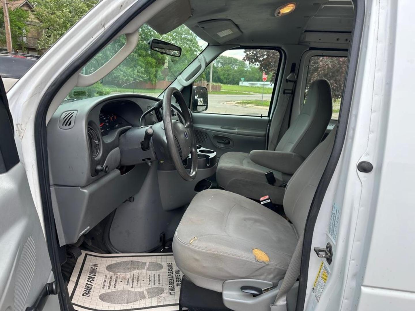 2006 WHITE FORD ECONOLINE E150 VAN (1FTRE14W86D) with an 4.6L engine, Automatic transmission, located at 1708 Broadway, Rockford, IL, 61104, (815) 397-5010, 42.252522, -89.069359 - Photo#8