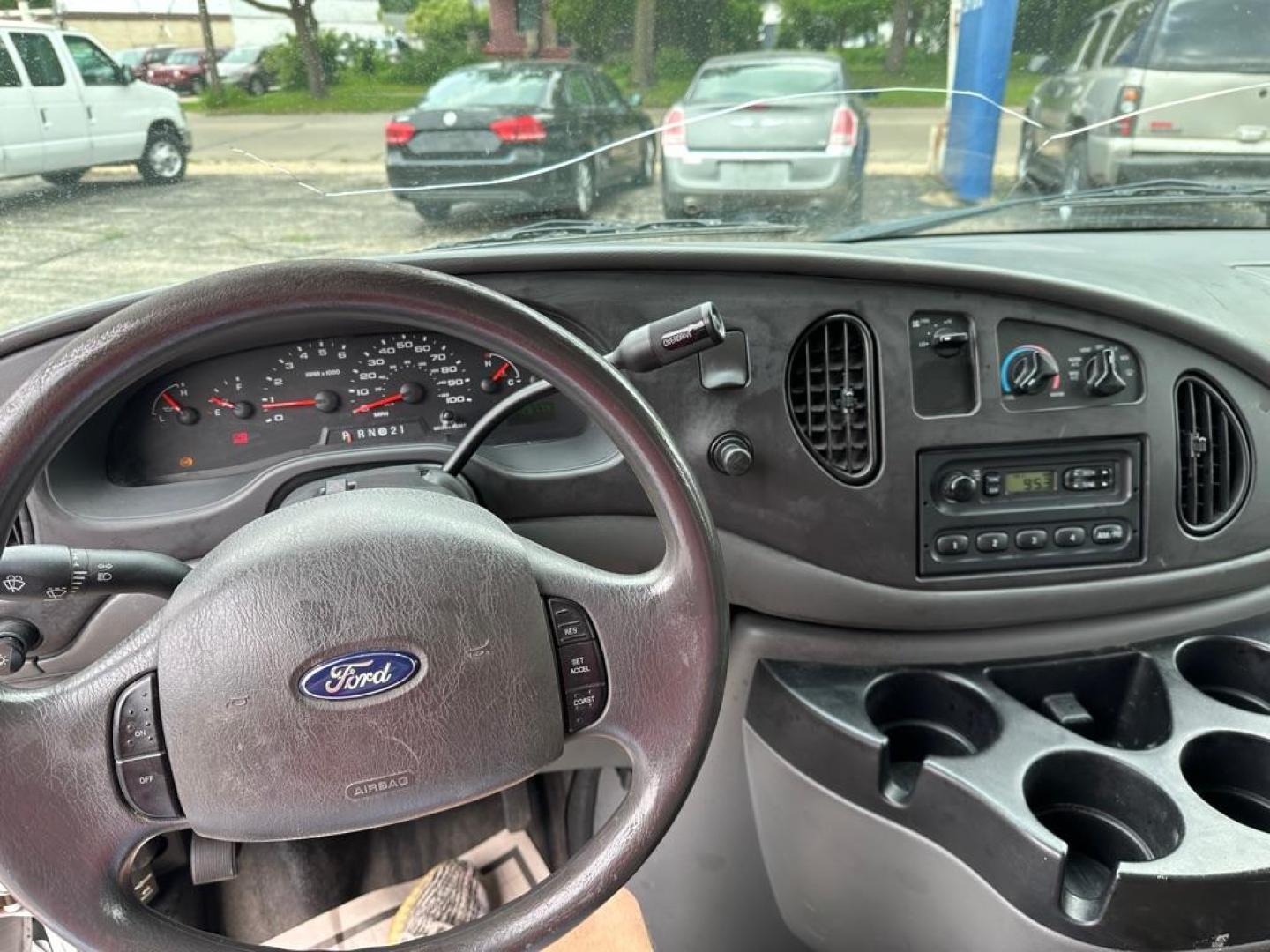 2006 WHITE FORD ECONOLINE E150 VAN (1FTRE14W86D) with an 4.6L engine, Automatic transmission, located at 1708 Broadway, Rockford, IL, 61104, (815) 397-5010, 42.252522, -89.069359 - Photo#10