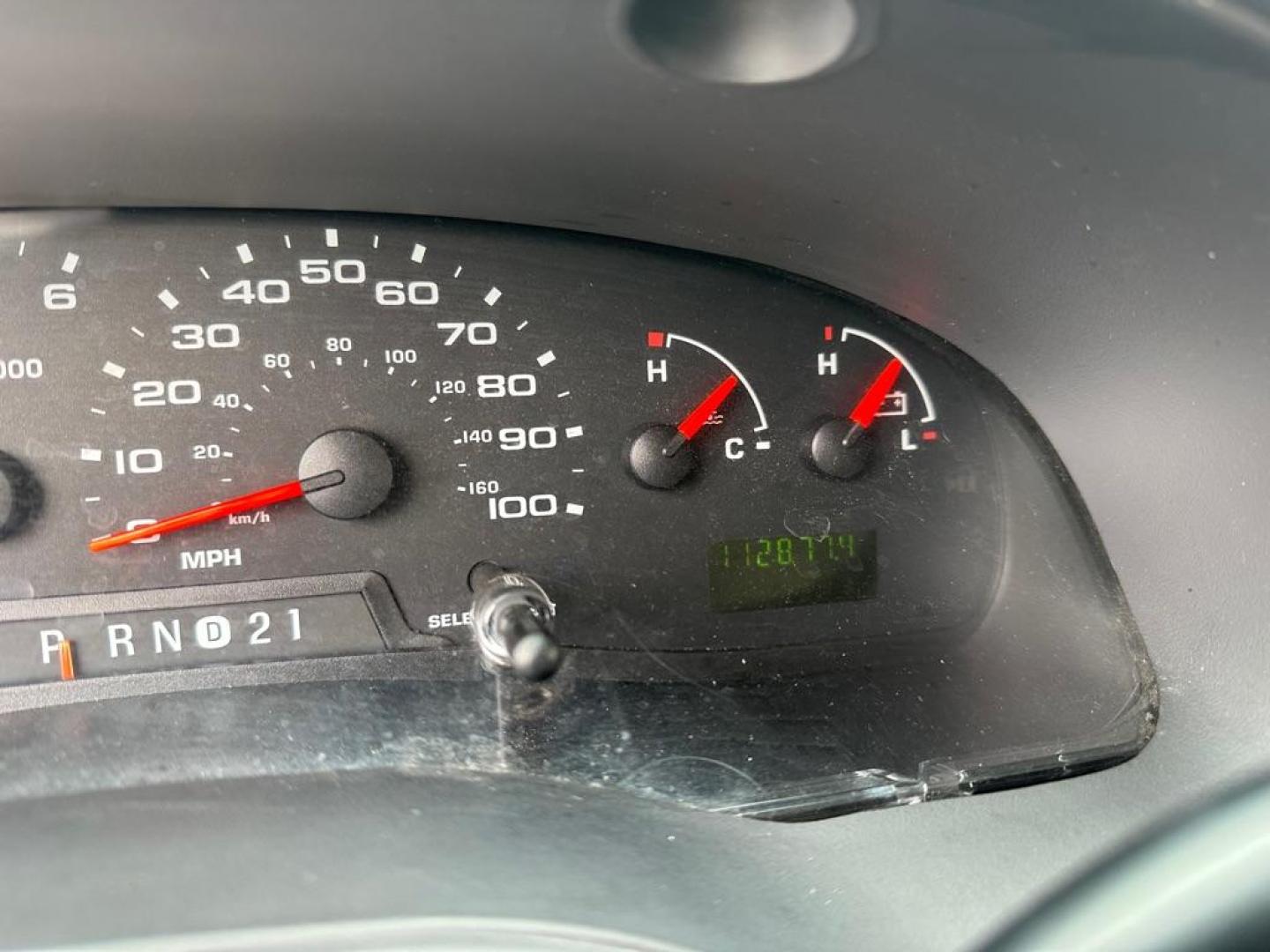 2006 WHITE FORD ECONOLINE E150 VAN (1FTRE14W86D) with an 4.6L engine, Automatic transmission, located at 1708 Broadway, Rockford, IL, 61104, (815) 397-5010, 42.252522, -89.069359 - Photo#11