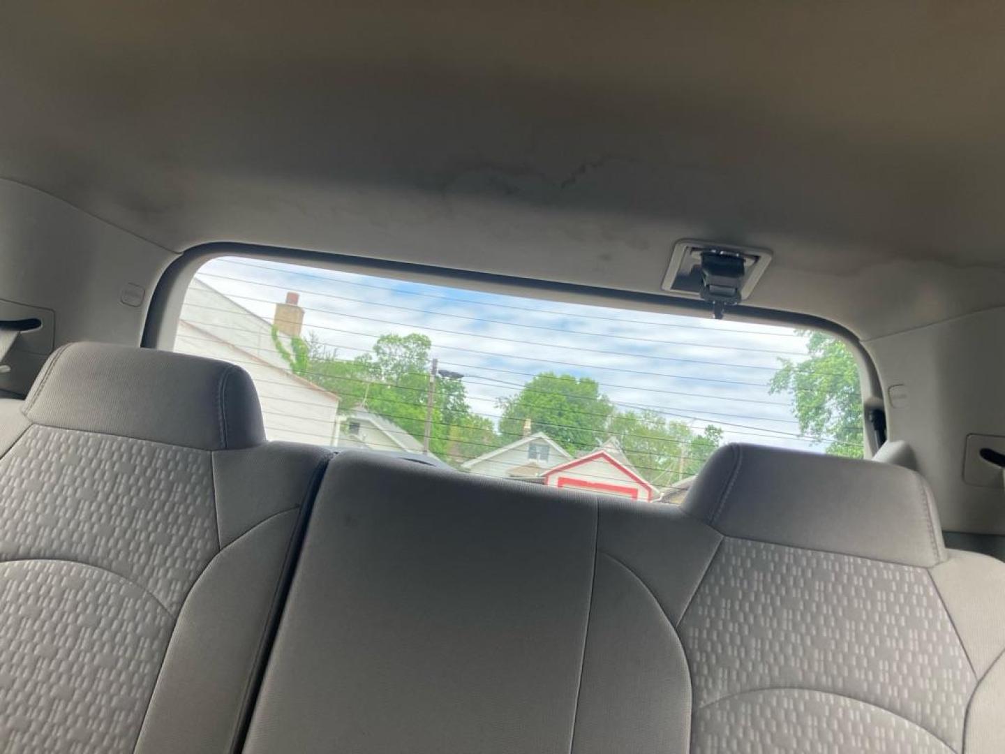 2015 BLUE GMC ACADIA SLE (1GKKVPKD5FJ) with an 3.6L engine, Automatic transmission, located at 1708 Broadway, Rockford, IL, 61104, (815) 397-5010, 42.252522, -89.069359 - Photo#4