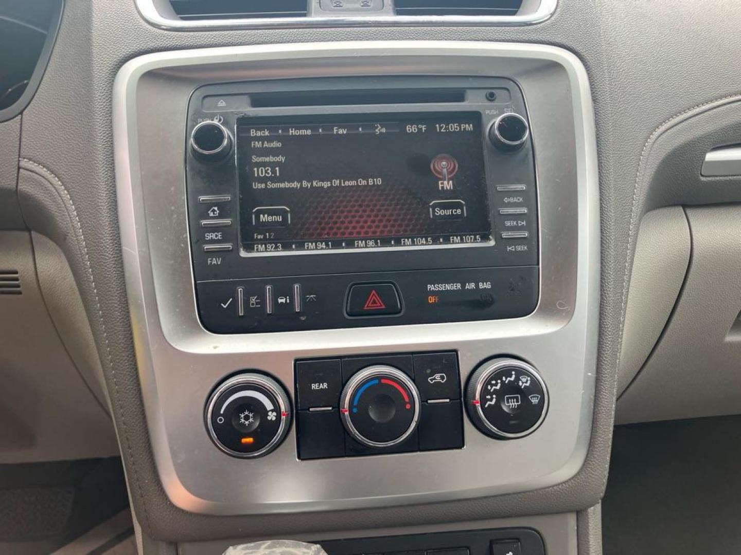 2015 BLUE GMC ACADIA SLE (1GKKVPKD5FJ) with an 3.6L engine, Automatic transmission, located at 1708 Broadway, Rockford, IL, 61104, (815) 397-5010, 42.252522, -89.069359 - Photo#9