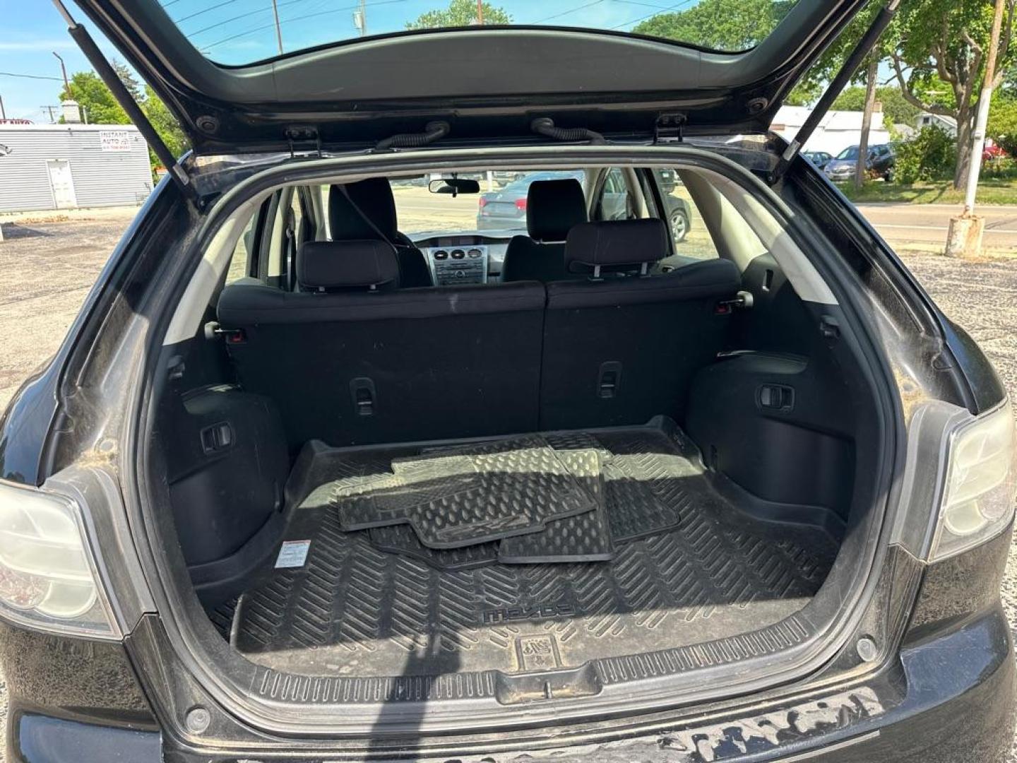 2011 BLACK MAZDA CX-7 (JM3ER2A53B0) with an 2.5L engine, Automatic transmission, located at 1708 Broadway, Rockford, IL, 61104, (815) 397-5010, 42.252522, -89.069359 - Photo#5