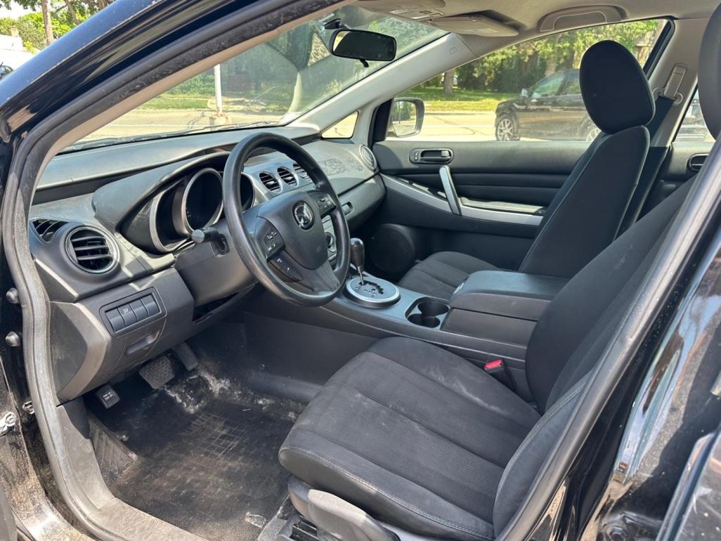 2011 BLACK MAZDA CX-7 (JM3ER2A53B0) with an 2.5L engine, Automatic transmission, located at 1708 Broadway, Rockford, IL, 61104, (815) 397-5010, 42.252522, -89.069359 - Photo#6
