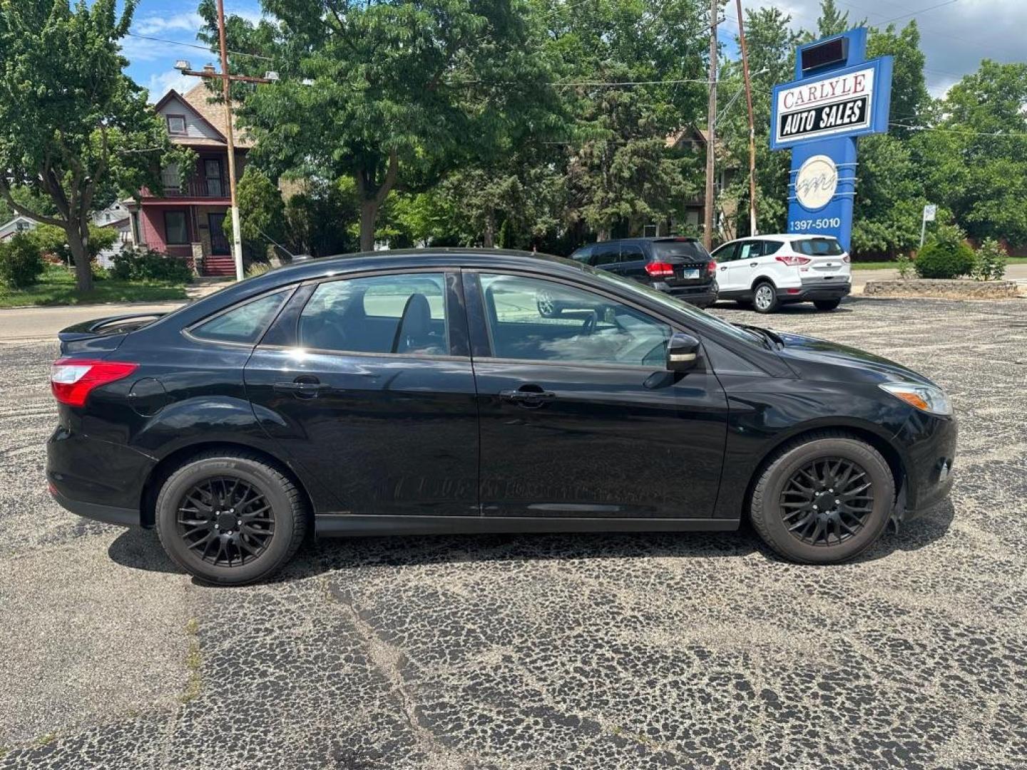 2012 BLACK FORD FOCUS SE (1FAHP3F2XCL) with an 2.0L engine, Automatic transmission, located at 1708 Broadway, Rockford, IL, 61104, (815) 397-5010, 42.252522, -89.069359 - Photo#2