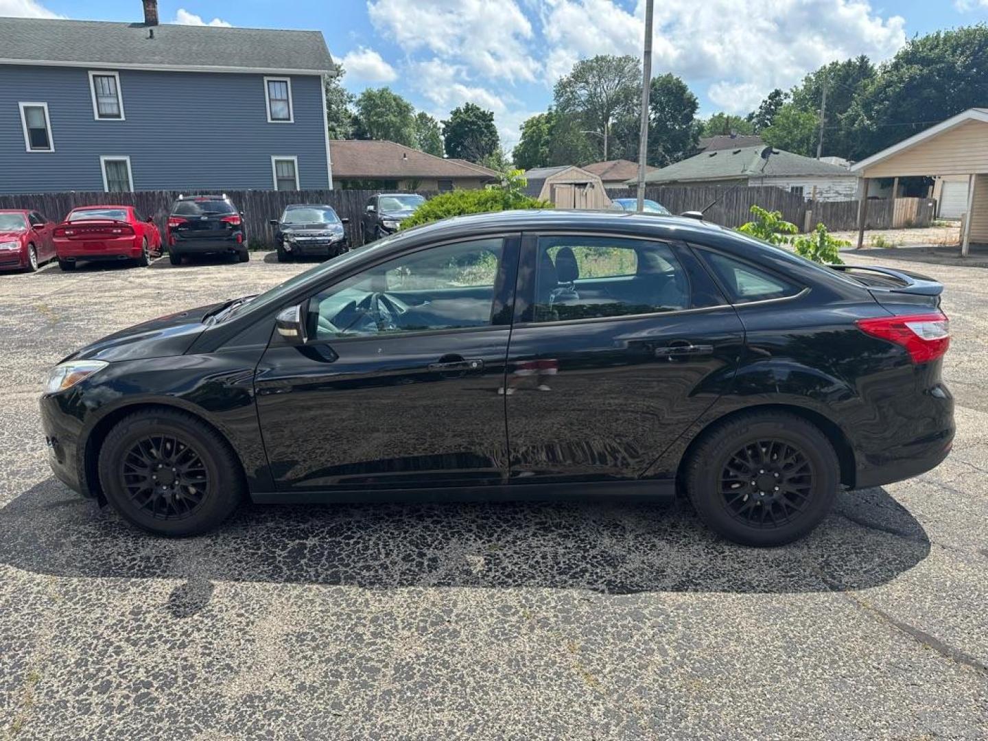 2012 BLACK FORD FOCUS SE (1FAHP3F2XCL) with an 2.0L engine, Automatic transmission, located at 1708 Broadway, Rockford, IL, 61104, (815) 397-5010, 42.252522, -89.069359 - Photo#6