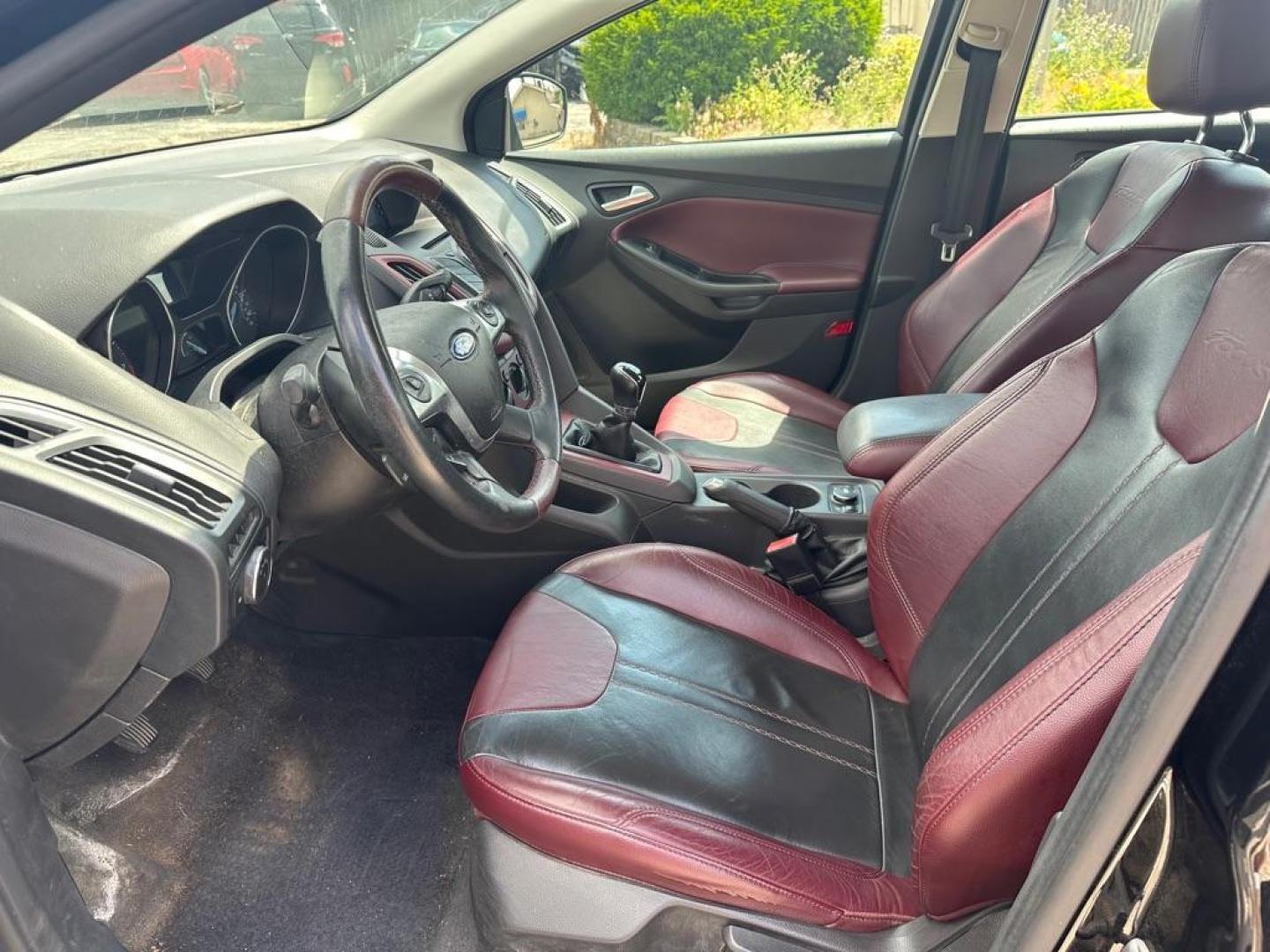 2012 BLACK FORD FOCUS SE (1FAHP3F2XCL) with an 2.0L engine, Automatic transmission, located at 1708 Broadway, Rockford, IL, 61104, (815) 397-5010, 42.252522, -89.069359 - Photo#9