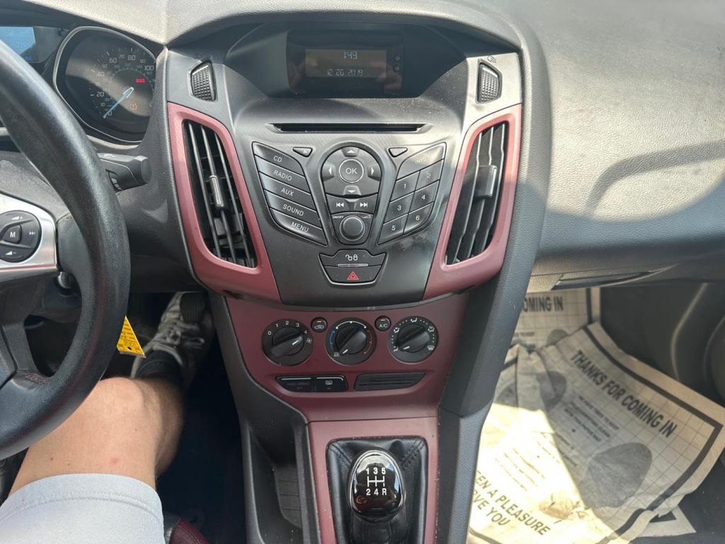 2012 BLACK FORD FOCUS SE (1FAHP3F2XCL) with an 2.0L engine, Automatic transmission, located at 1708 Broadway, Rockford, IL, 61104, (815) 397-5010, 42.252522, -89.069359 - Photo#14