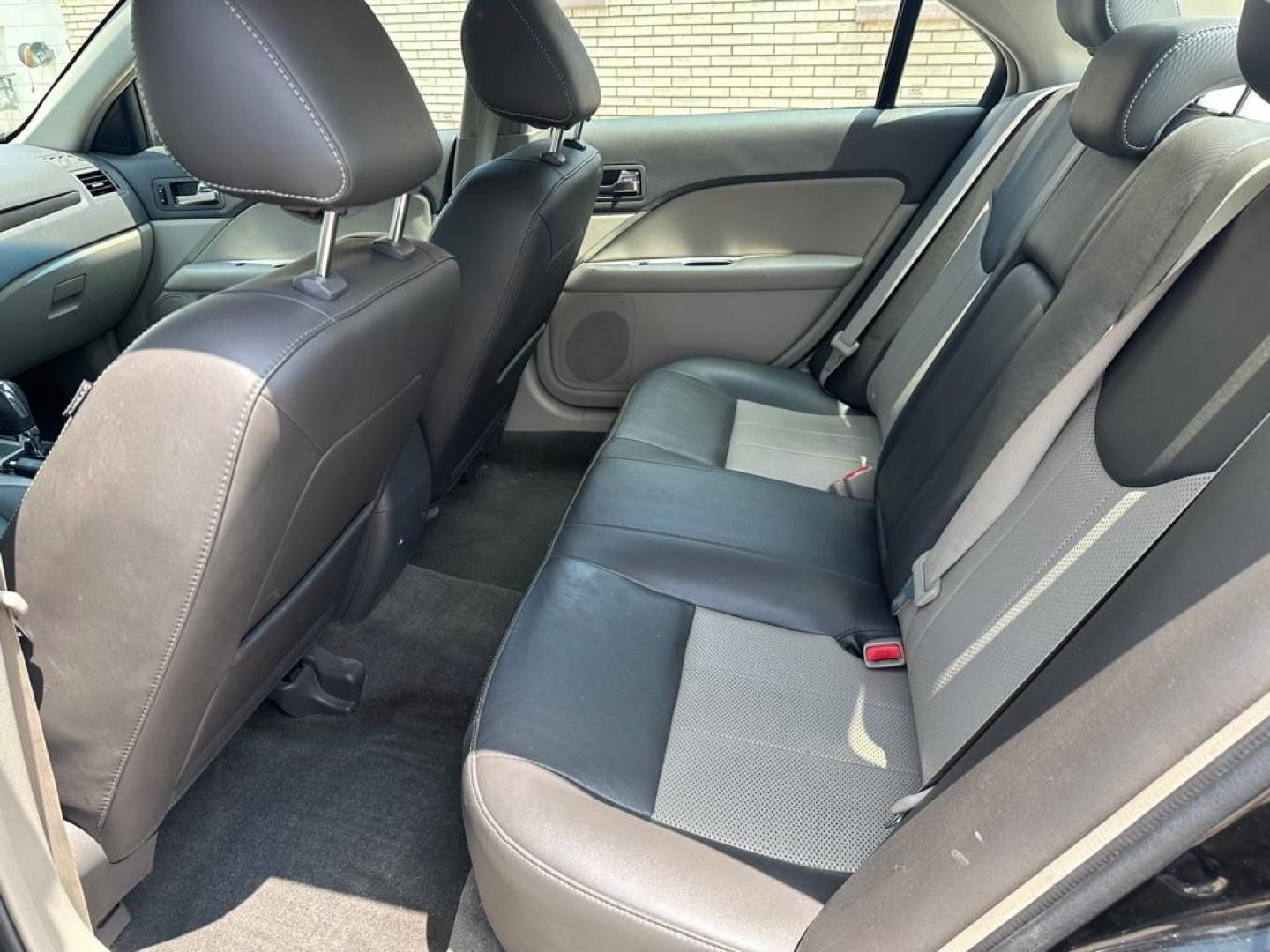 2011 BLACK MERCURY MILAN PREMIER (3MEHM0JG4BR) with an 3.0L engine, Automatic transmission, located at 1708 Broadway, Rockford, IL, 61104, (815) 397-5010, 42.252522, -89.069359 - Photo#7