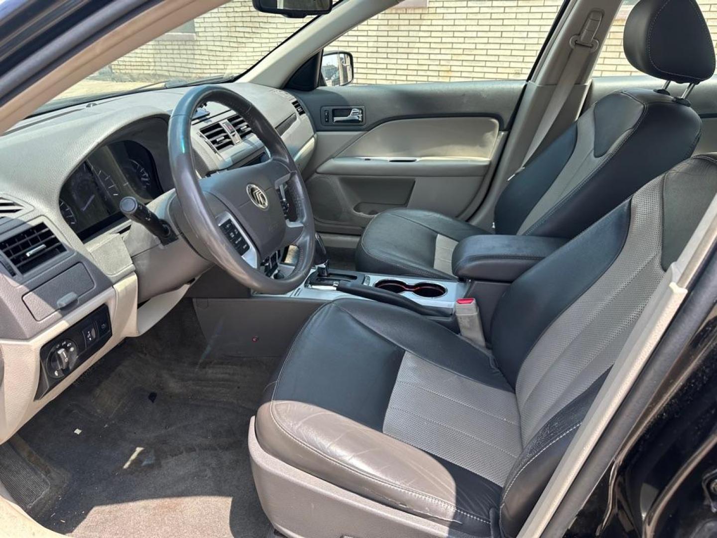 2011 BLACK MERCURY MILAN PREMIER (3MEHM0JG4BR) with an 3.0L engine, Automatic transmission, located at 1708 Broadway, Rockford, IL, 61104, (815) 397-5010, 42.252522, -89.069359 - Photo#9