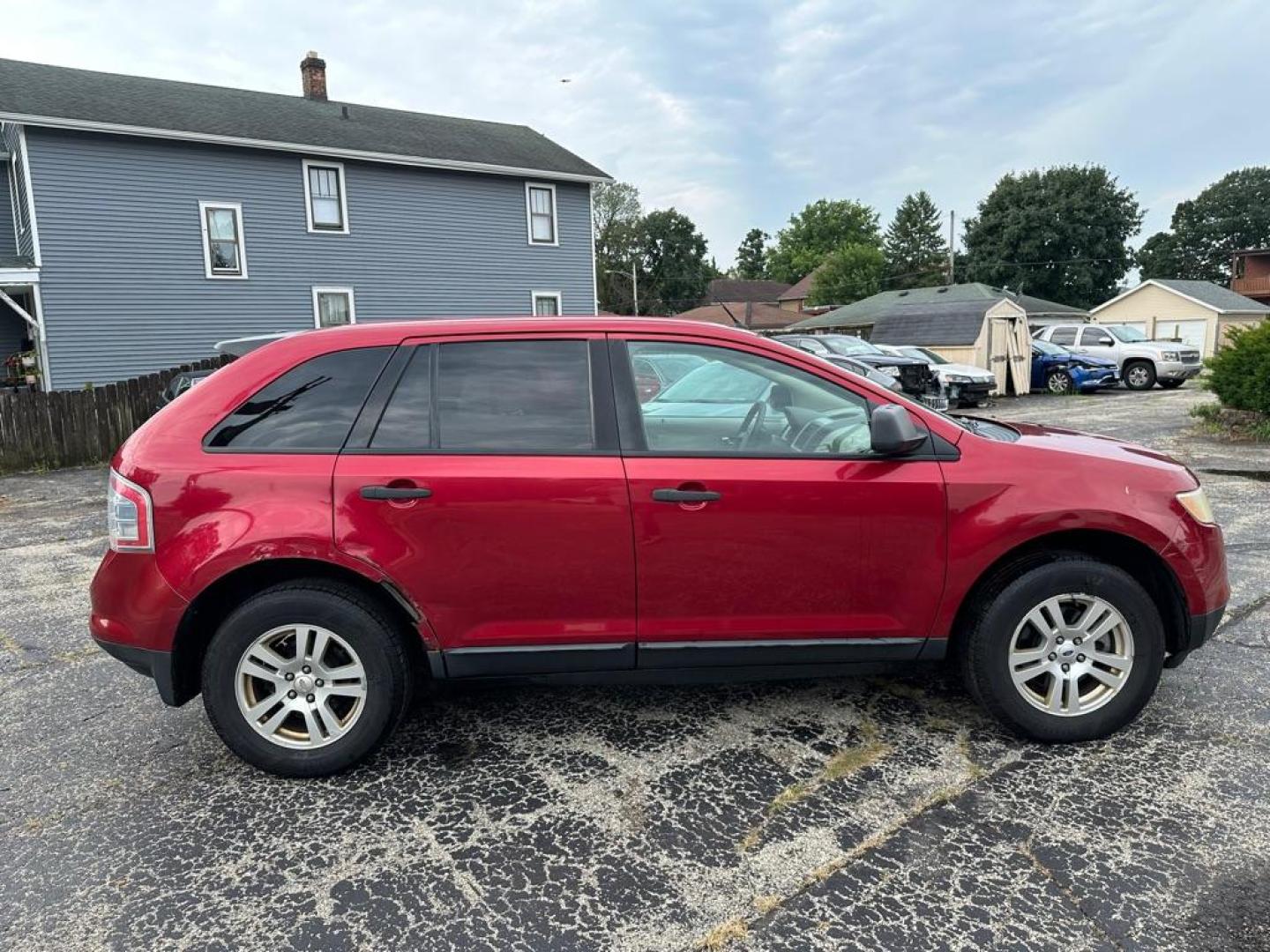 2007 RED FORD EDGE SE (2FMDK46C17B) with an 3.5L engine, Automatic transmission, located at 1708 Broadway, Rockford, IL, 61104, (815) 397-5010, 42.252522, -89.069359 - Photo#3