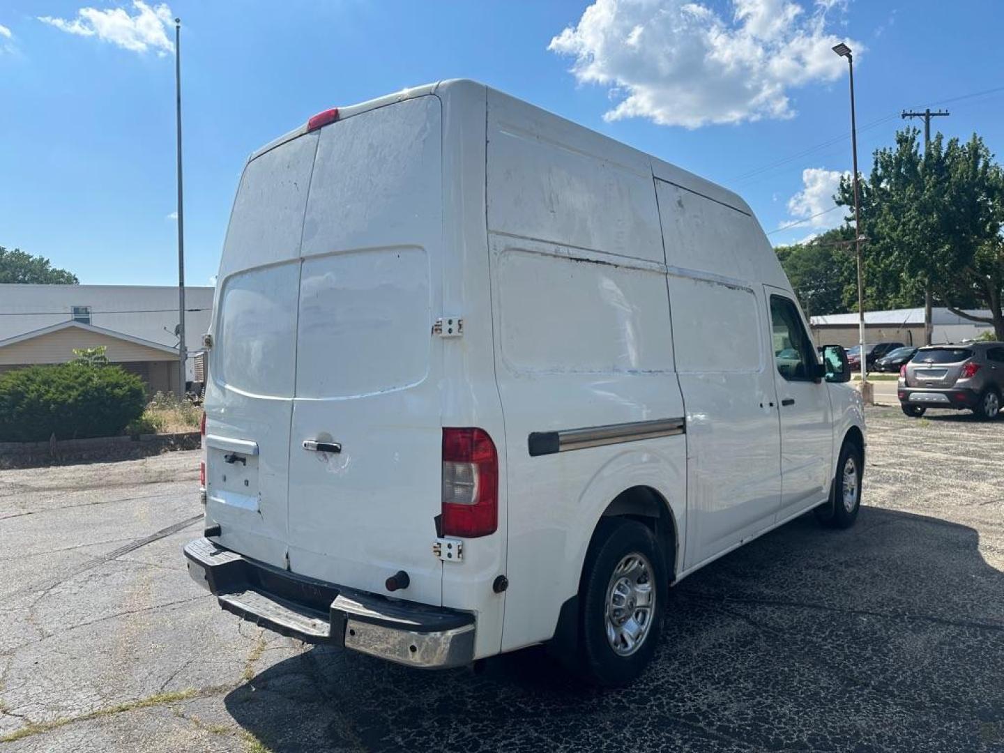 2013 WHITE NISSAN NV 2500 (1N6BF0LX0DN) with an 4.0L engine, Automatic transmission, located at 1708 Broadway, Rockford, IL, 61104, (815) 397-5010, 42.252522, -89.069359 - Photo#3