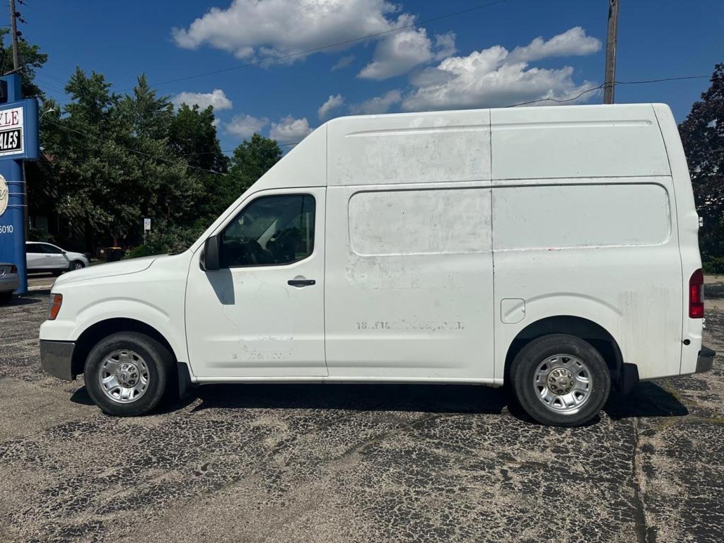 2013 WHITE NISSAN NV 2500 (1N6BF0LX0DN) with an 4.0L engine, Automatic transmission, located at 1708 Broadway, Rockford, IL, 61104, (815) 397-5010, 42.252522, -89.069359 - Photo#6
