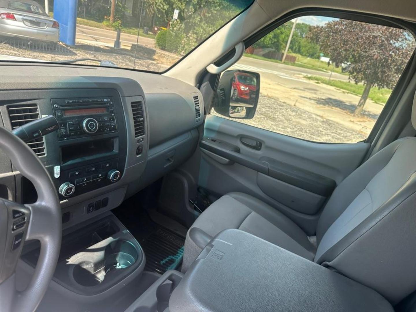 2013 WHITE NISSAN NV 2500 (1N6BF0LX0DN) with an 4.0L engine, Automatic transmission, located at 1708 Broadway, Rockford, IL, 61104, (815) 397-5010, 42.252522, -89.069359 - Photo#11