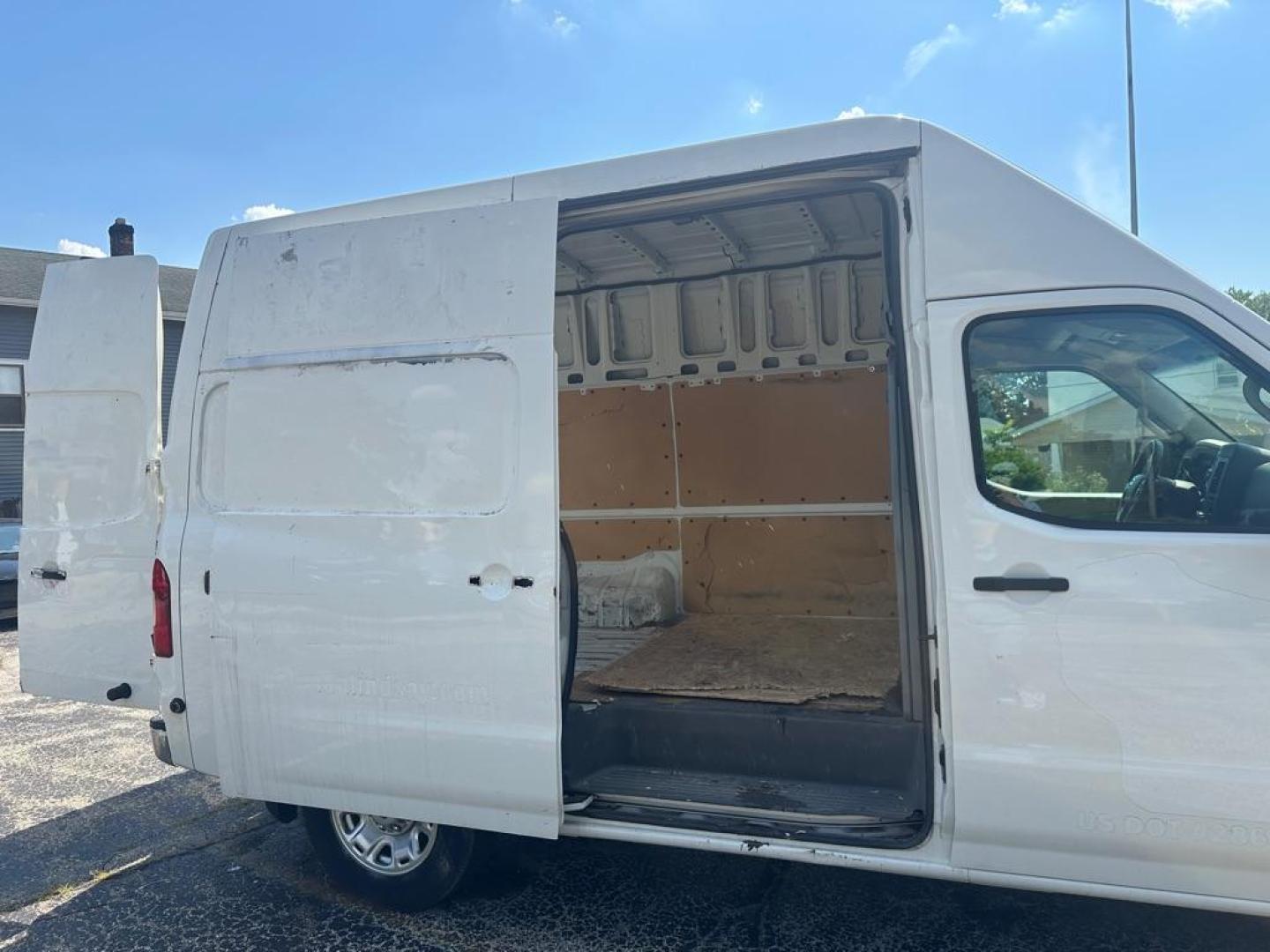 2013 WHITE NISSAN NV 2500 (1N6BF0LX0DN) with an 4.0L engine, Automatic transmission, located at 1708 Broadway, Rockford, IL, 61104, (815) 397-5010, 42.252522, -89.069359 - Photo#15