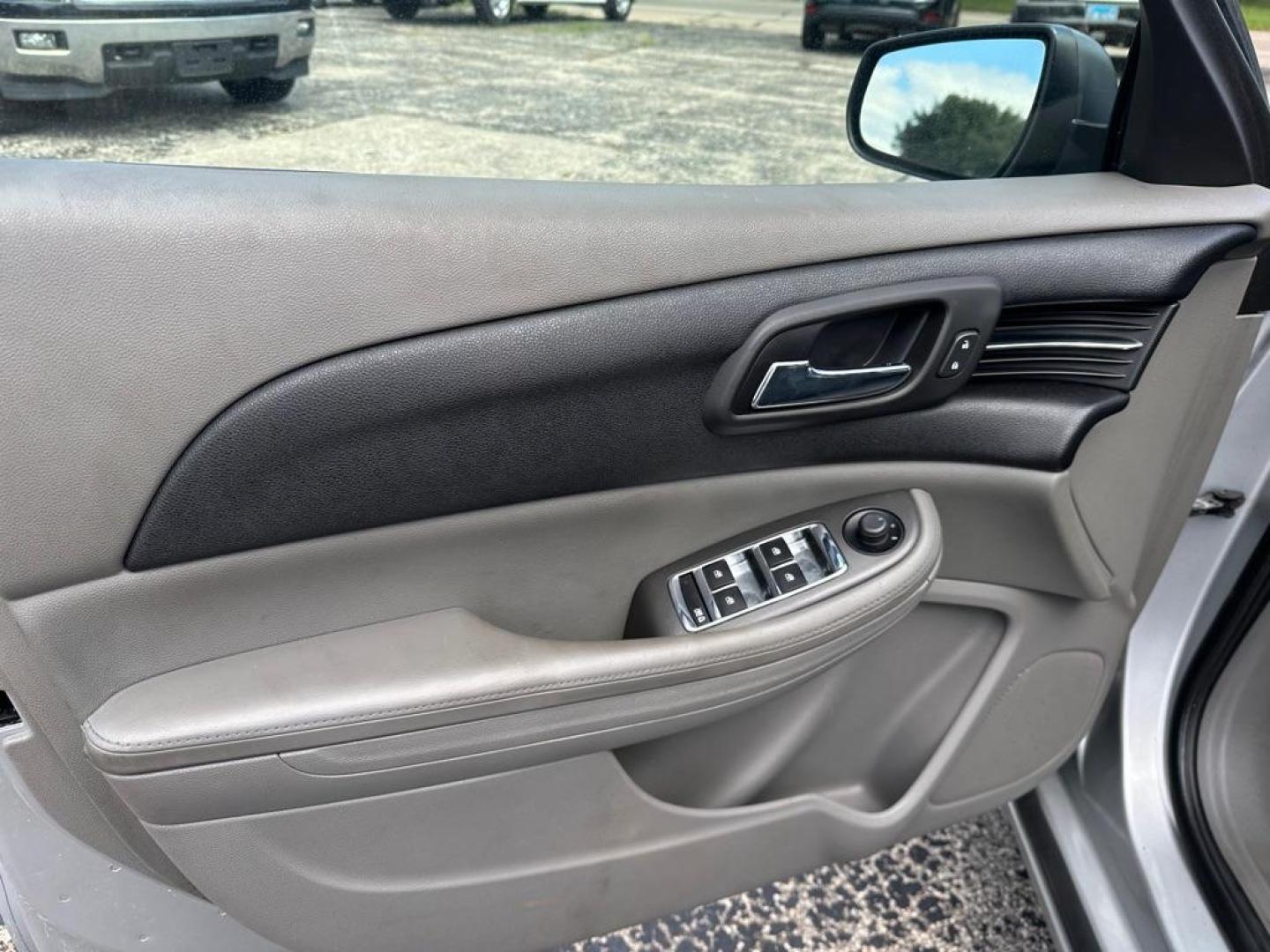 2013 SILVER CHEVROLET MALIBU LS (1G11B5SA2DF) with an 2.5L engine, Automatic transmission, located at 1708 Broadway, Rockford, IL, 61104, (815) 397-5010, 42.252522, -89.069359 - Photo#9
