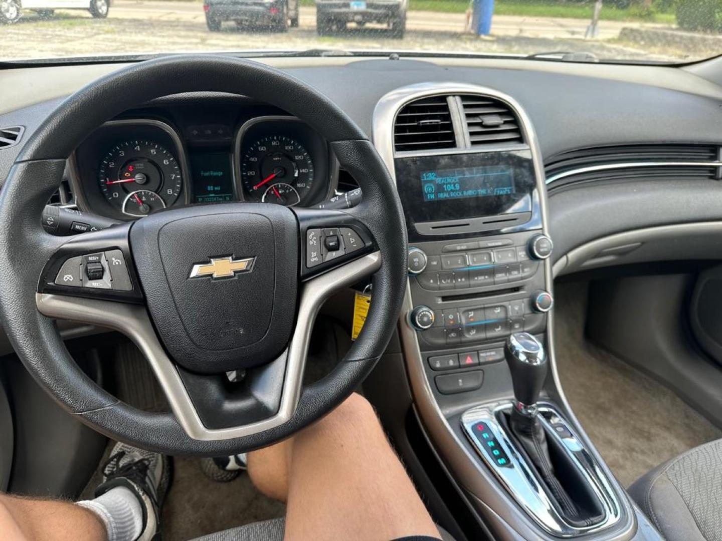 2013 SILVER CHEVROLET MALIBU LS (1G11B5SA2DF) with an 2.5L engine, Automatic transmission, located at 1708 Broadway, Rockford, IL, 61104, (815) 397-5010, 42.252522, -89.069359 - Photo#12