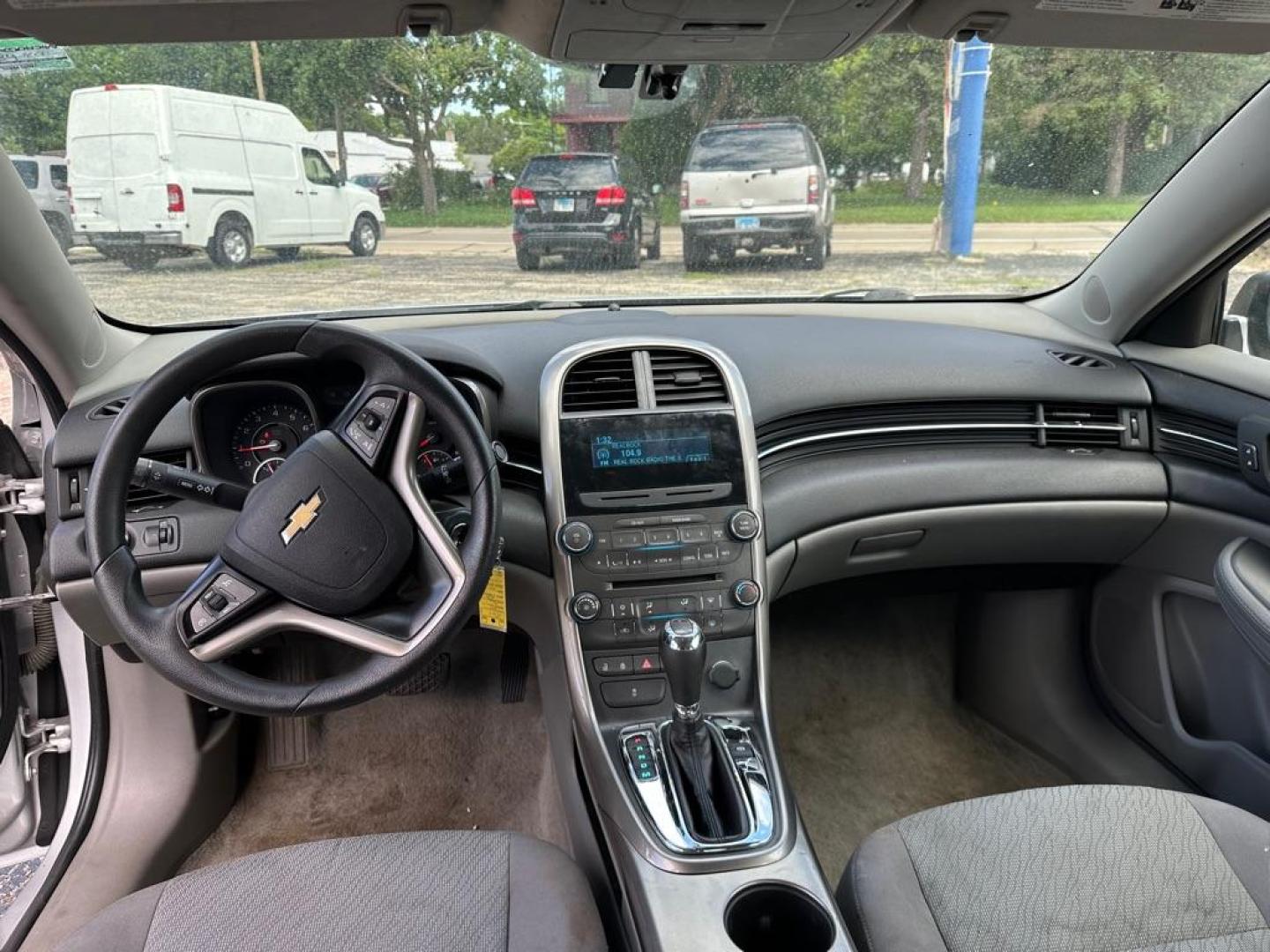 2013 SILVER CHEVROLET MALIBU LS (1G11B5SA2DF) with an 2.5L engine, Automatic transmission, located at 1708 Broadway, Rockford, IL, 61104, (815) 397-5010, 42.252522, -89.069359 - Photo#16