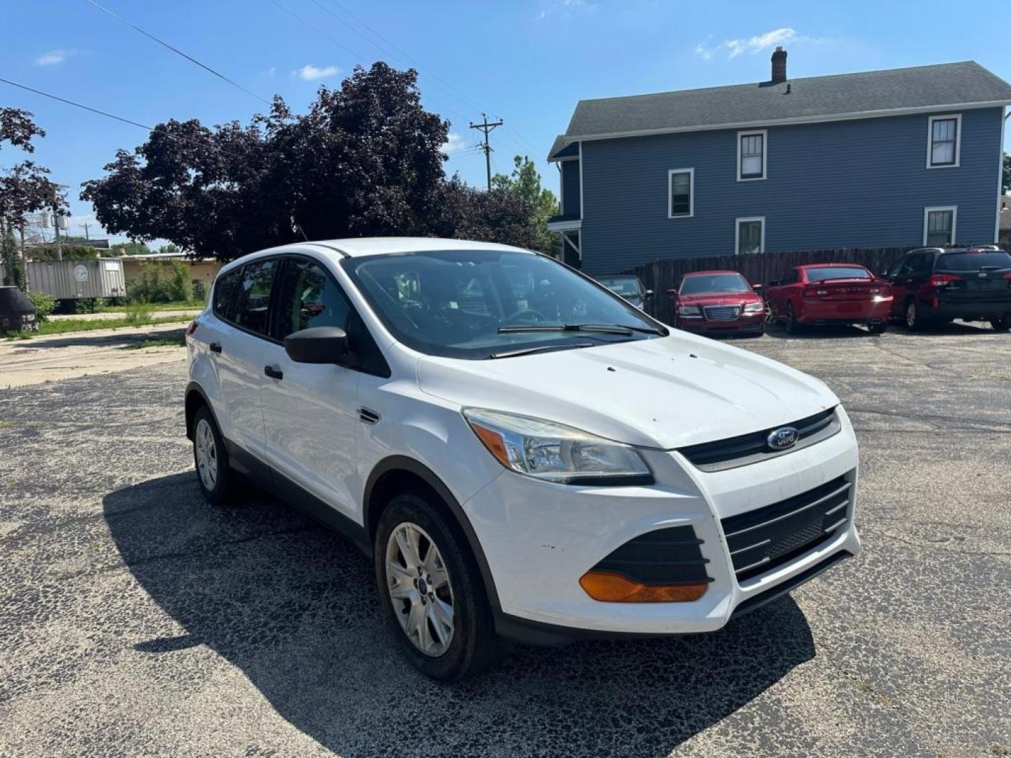 2013 WHITE FORD ESCAPE S (1FMCU0F70DU) with an 2.5L engine, Automatic transmission, located at 1708 Broadway, Rockford, IL, 61104, (815) 397-5010, 42.252522, -89.069359 - Photo#1