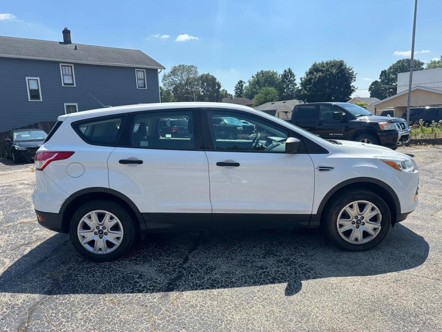 2013 WHITE FORD ESCAPE S (1FMCU0F70DU) with an 2.5L engine, Automatic transmission, located at 1708 Broadway, Rockford, IL, 61104, (815) 397-5010, 42.252522, -89.069359 - Photo#2