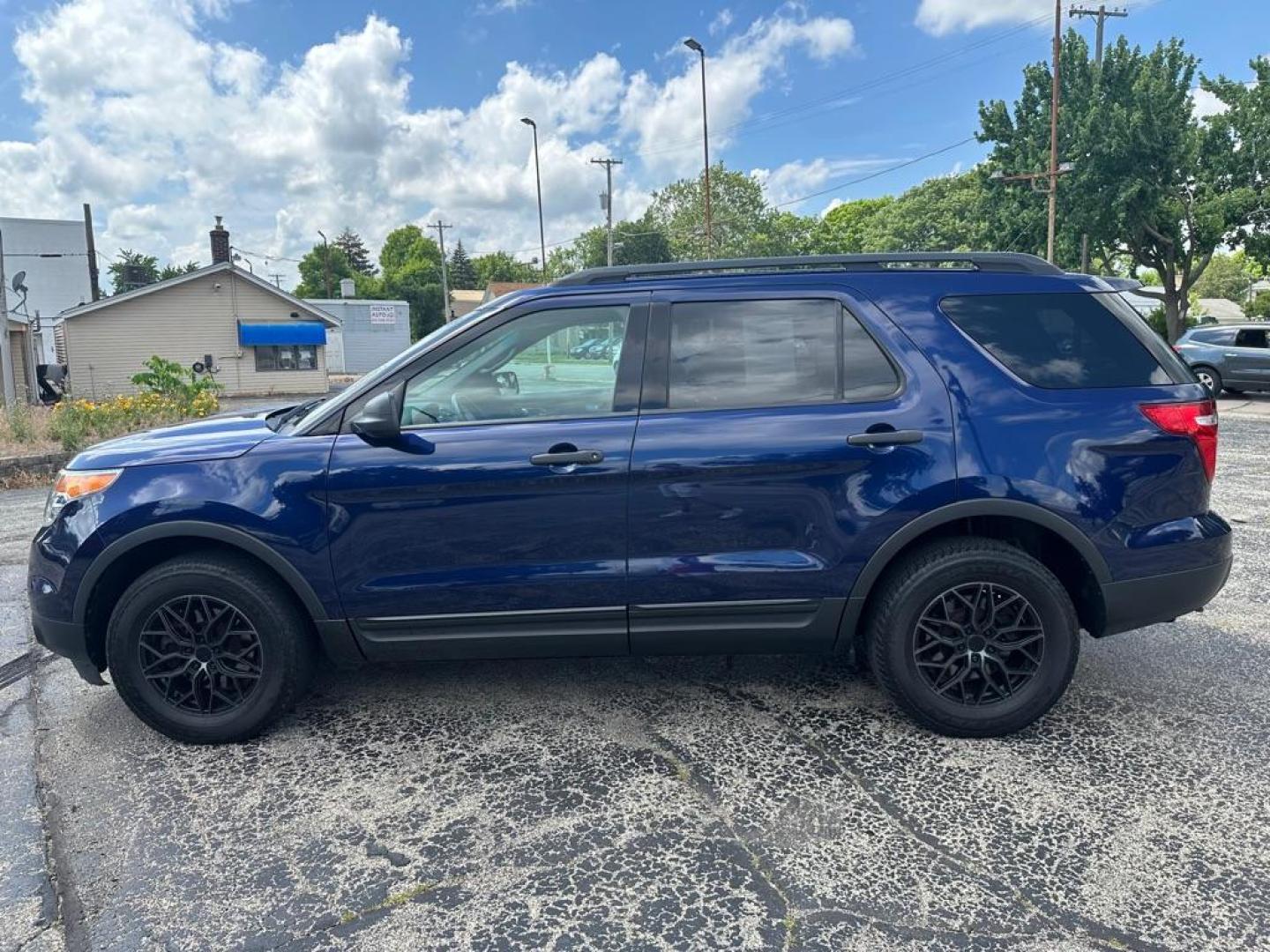 2011 BLUE FORD EXPLORER (1FMHK8B80BG) with an 3.5L engine, Automatic transmission, located at 1708 Broadway, Rockford, IL, 61104, (815) 397-5010, 42.252522, -89.069359 - Photo#6