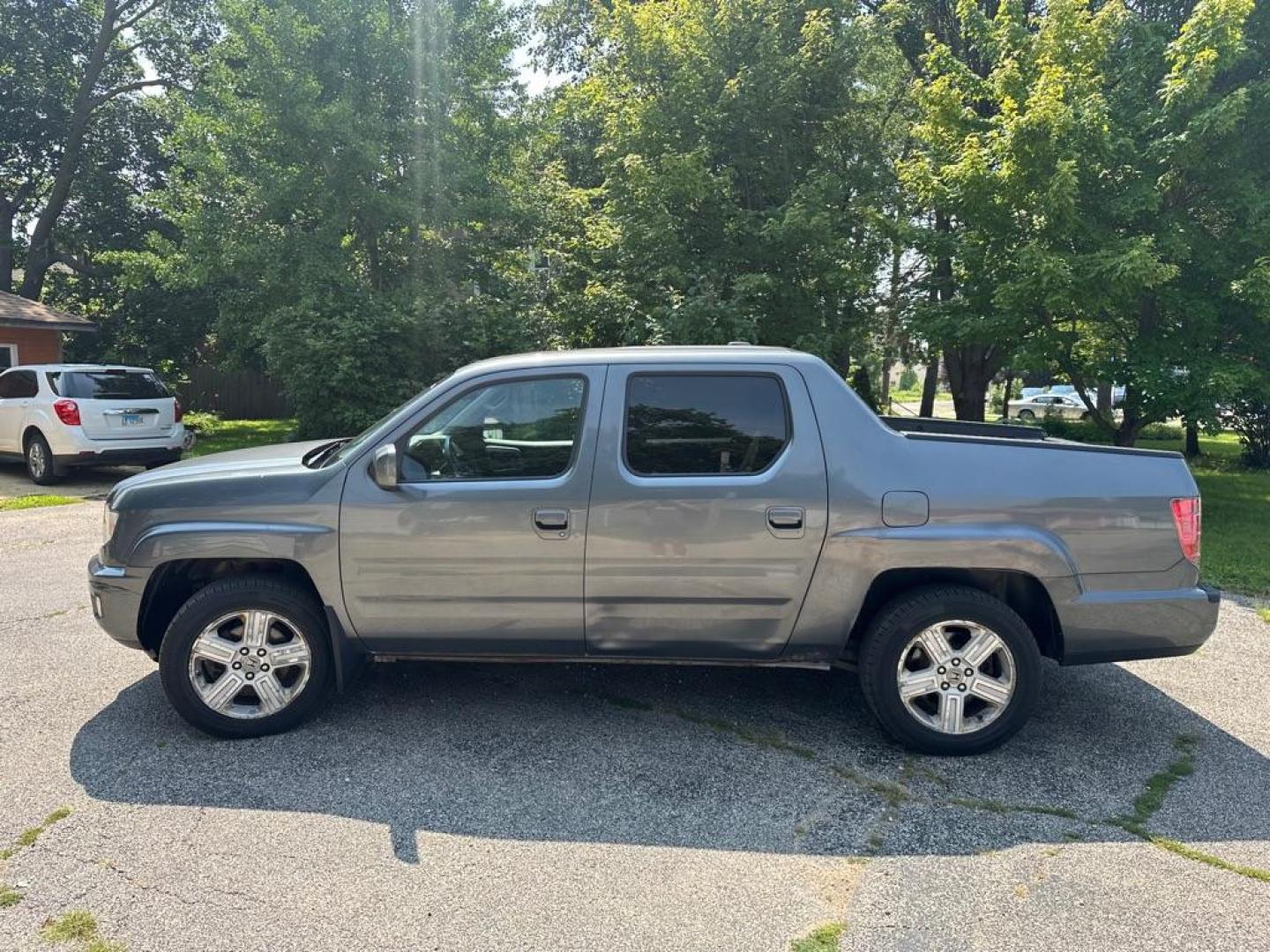 2011 GRAY HONDA RIDGELINE RTL (5FPYK1F53BB) with an 3.5L engine, Automatic transmission, located at 1708 Broadway, Rockford, IL, 61104, (815) 397-5010, 42.252522, -89.069359 - Photo#1