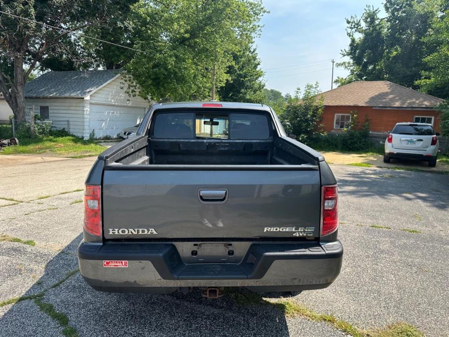 2011 GRAY HONDA RIDGELINE RTL (5FPYK1F53BB) with an 3.5L engine, Automatic transmission, located at 1708 Broadway, Rockford, IL, 61104, (815) 397-5010, 42.252522, -89.069359 - Photo#3