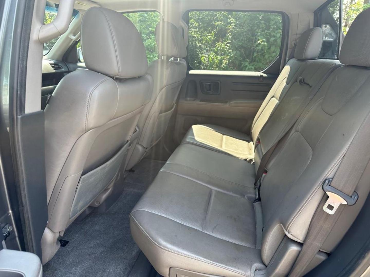 2011 GRAY HONDA RIDGELINE RTL (5FPYK1F53BB) with an 3.5L engine, Automatic transmission, located at 1708 Broadway, Rockford, IL, 61104, (815) 397-5010, 42.252522, -89.069359 - Photo#8
