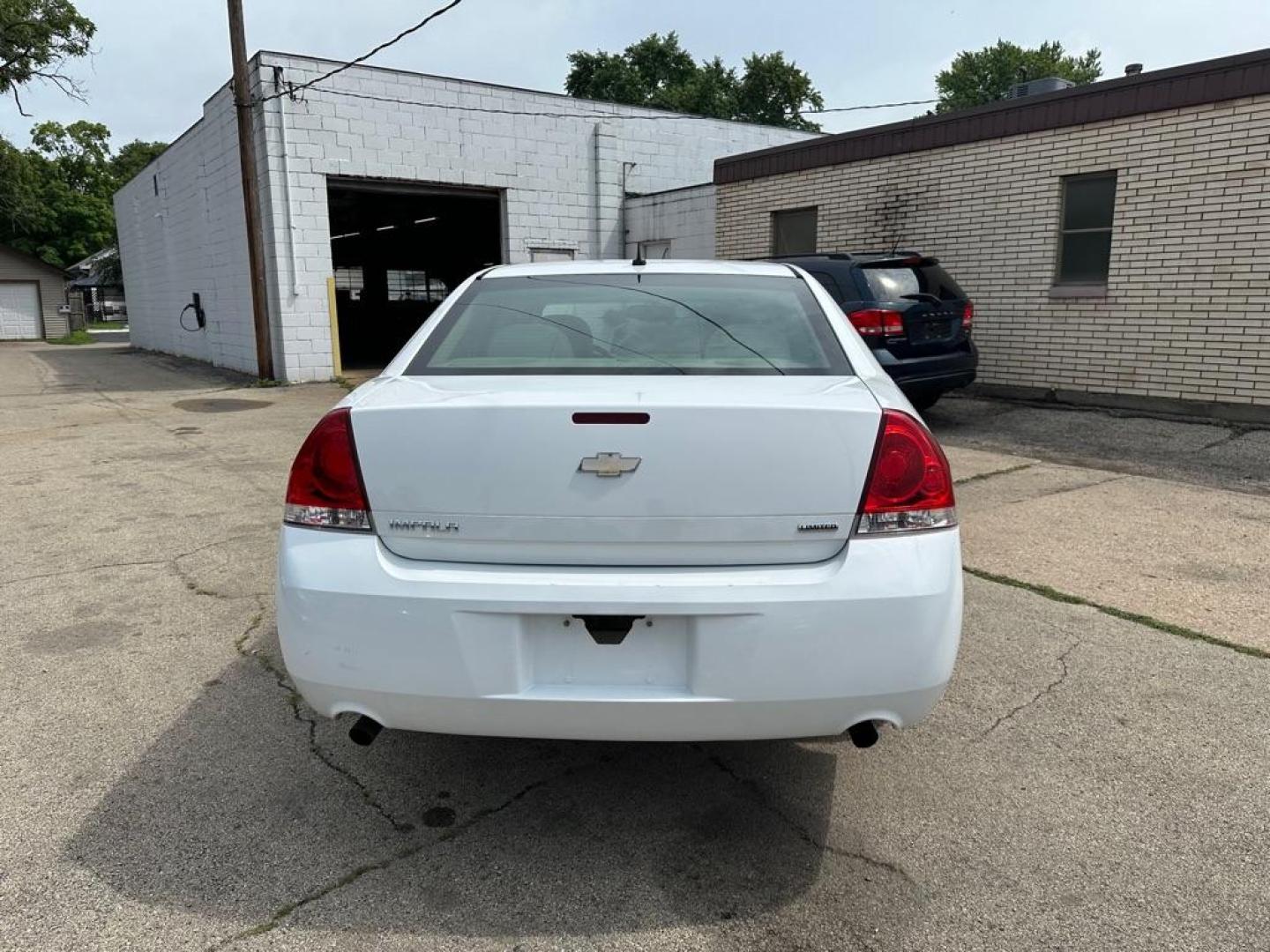 2014 WHITE CHEVROLET IMPALA LIMITED LS (2G1WA5E37E1) with an 3.6L engine, Automatic transmission, located at 1708 Broadway, Rockford, IL, 61104, (815) 397-5010, 42.252522, -89.069359 - Photo#4