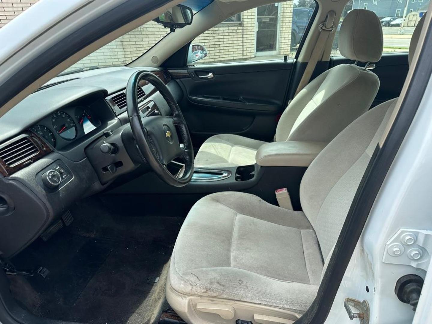 2014 WHITE CHEVROLET IMPALA LIMITED LS (2G1WA5E37E1) with an 3.6L engine, Automatic transmission, located at 1708 Broadway, Rockford, IL, 61104, (815) 397-5010, 42.252522, -89.069359 - Photo#9