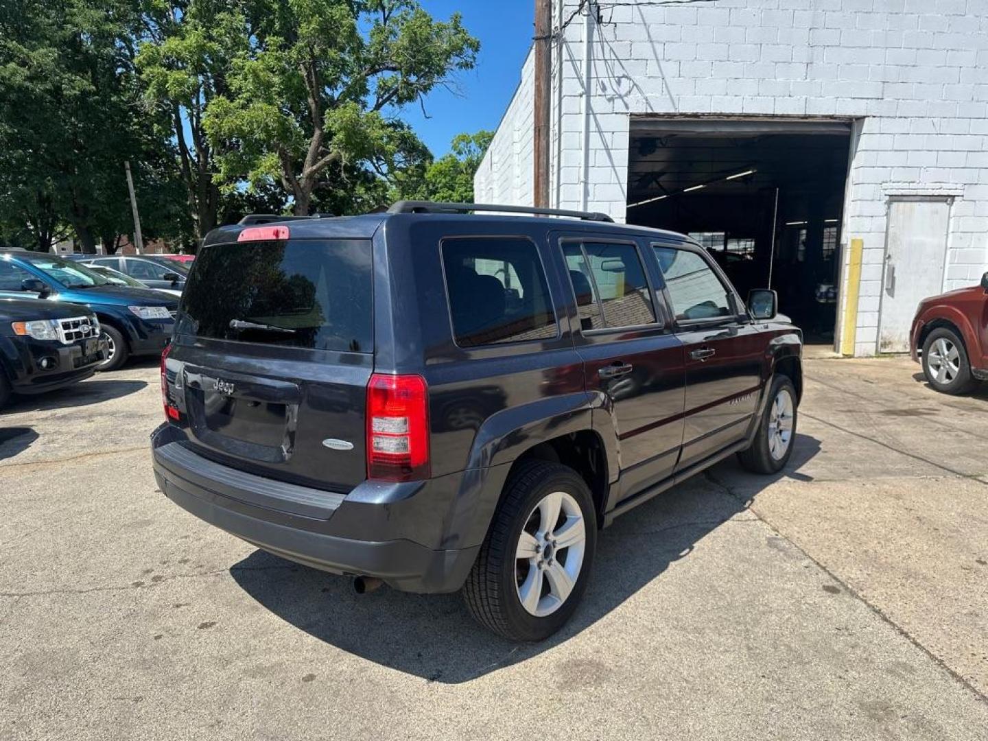 2014 GRAY JEEP PATRIOT LATITUDE (1C4NJRFB0ED) with an 2.4L engine, Continuously Variable transmission, located at 1708 Broadway, Rockford, IL, 61104, (815) 397-5010, 42.252522, -89.069359 - Photo#2