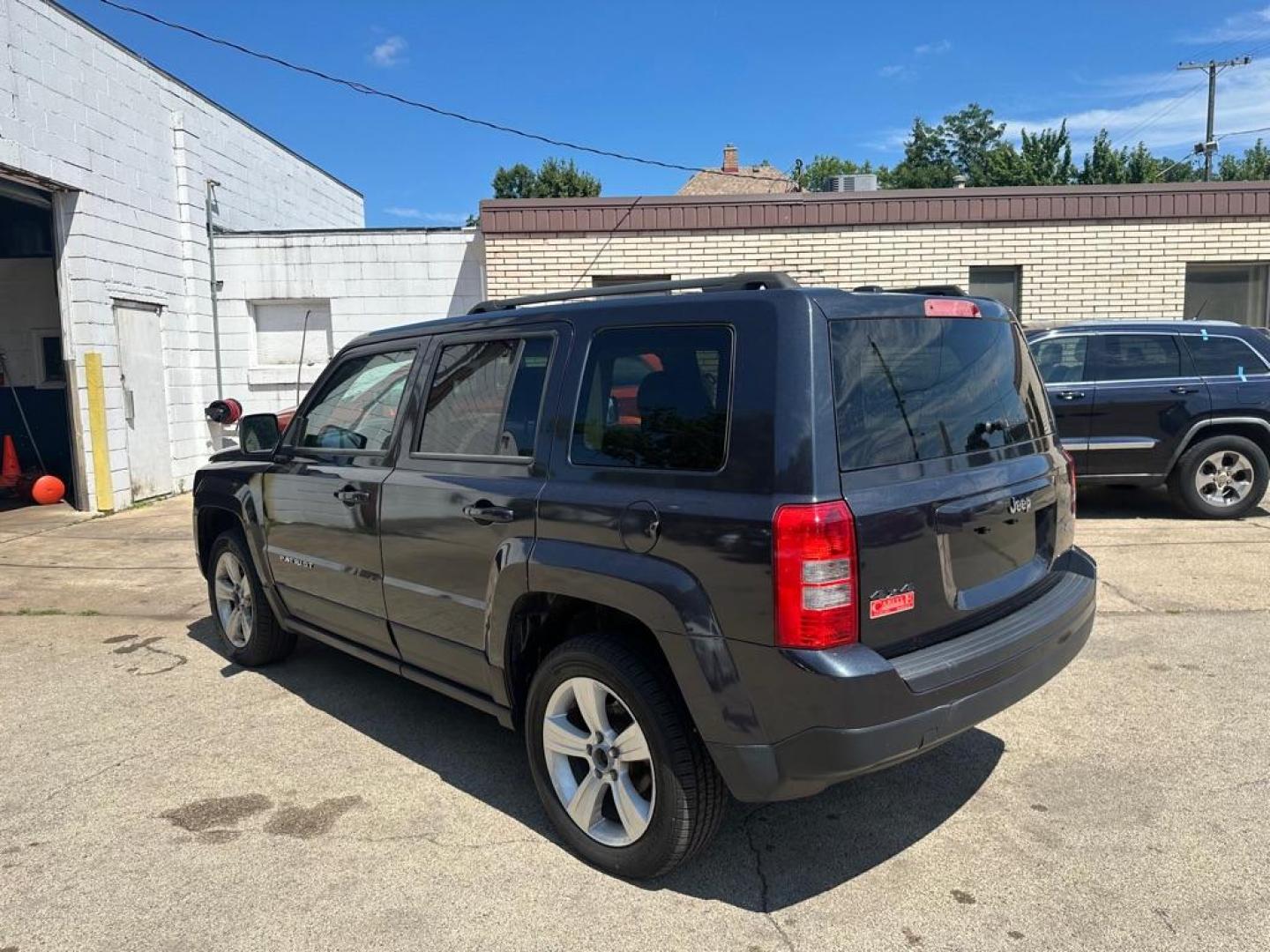 2014 GRAY JEEP PATRIOT LATITUDE (1C4NJRFB0ED) with an 2.4L engine, Continuously Variable transmission, located at 1708 Broadway, Rockford, IL, 61104, (815) 397-5010, 42.252522, -89.069359 - Photo#3
