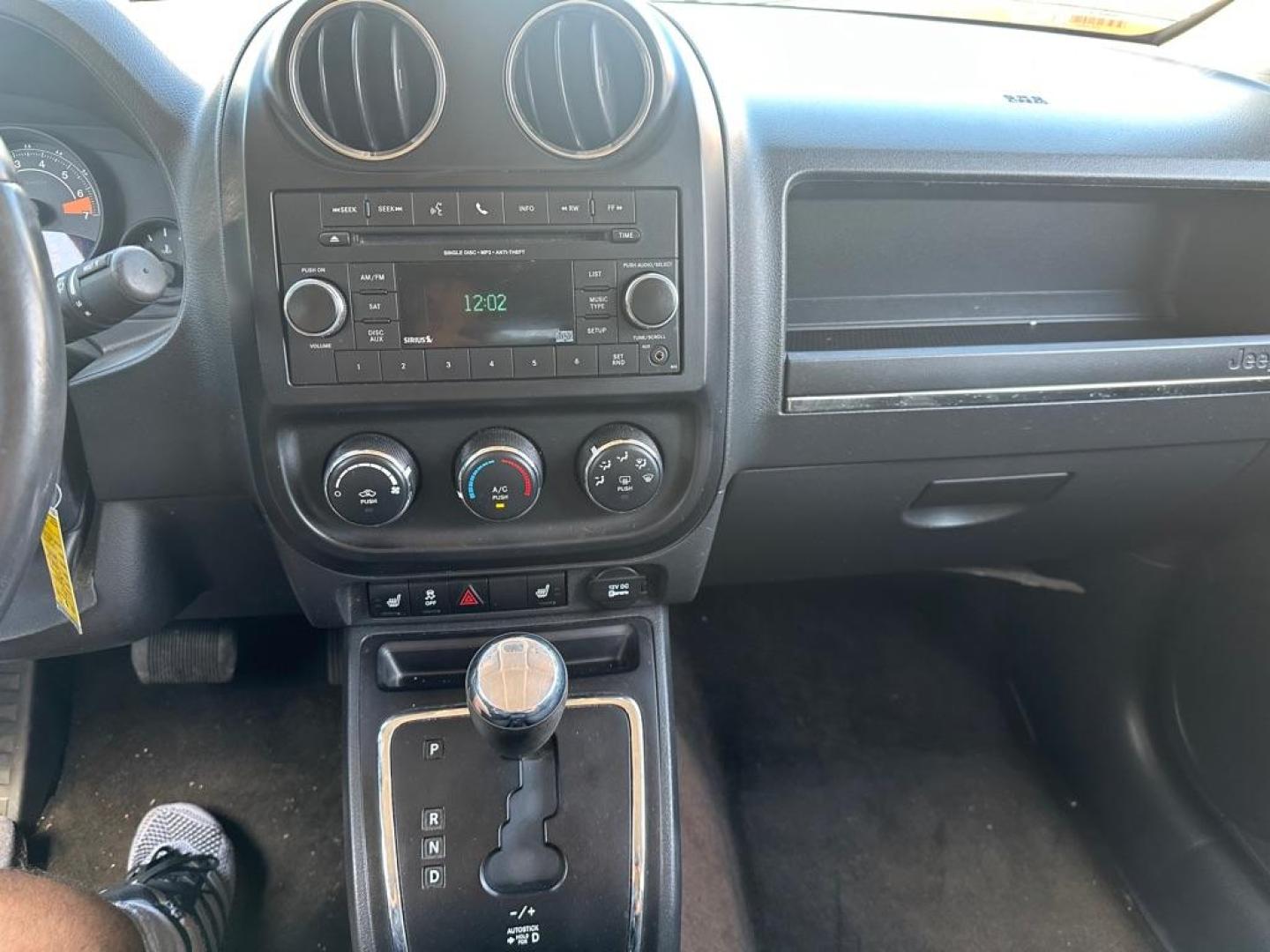 2014 GRAY JEEP PATRIOT LATITUDE (1C4NJRFB0ED) with an 2.4L engine, Continuously Variable transmission, located at 1708 Broadway, Rockford, IL, 61104, (815) 397-5010, 42.252522, -89.069359 - Photo#11