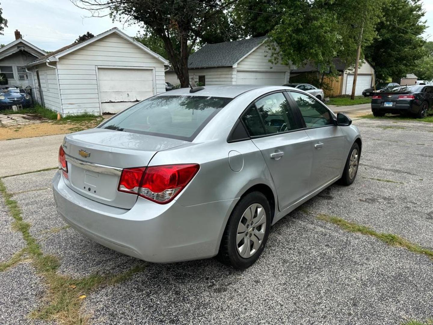 2016 SILVER CHEVROLET CRUZE LIMITED LS (1G1PC5SH2G7) with an 1.8L engine, Automatic transmission, located at 1708 Broadway, Rockford, IL, 61104, (815) 397-5010, 42.252522, -89.069359 - Photo#4