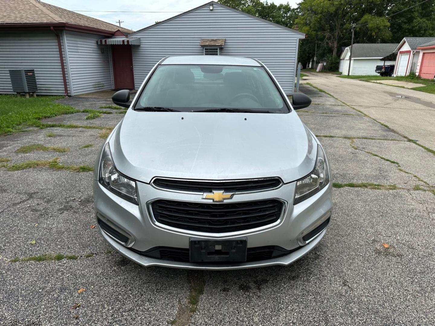 2016 SILVER CHEVROLET CRUZE LIMITED LS (1G1PC5SH2G7) with an 1.8L engine, Automatic transmission, located at 1708 Broadway, Rockford, IL, 61104, (815) 397-5010, 42.252522, -89.069359- Photo#1